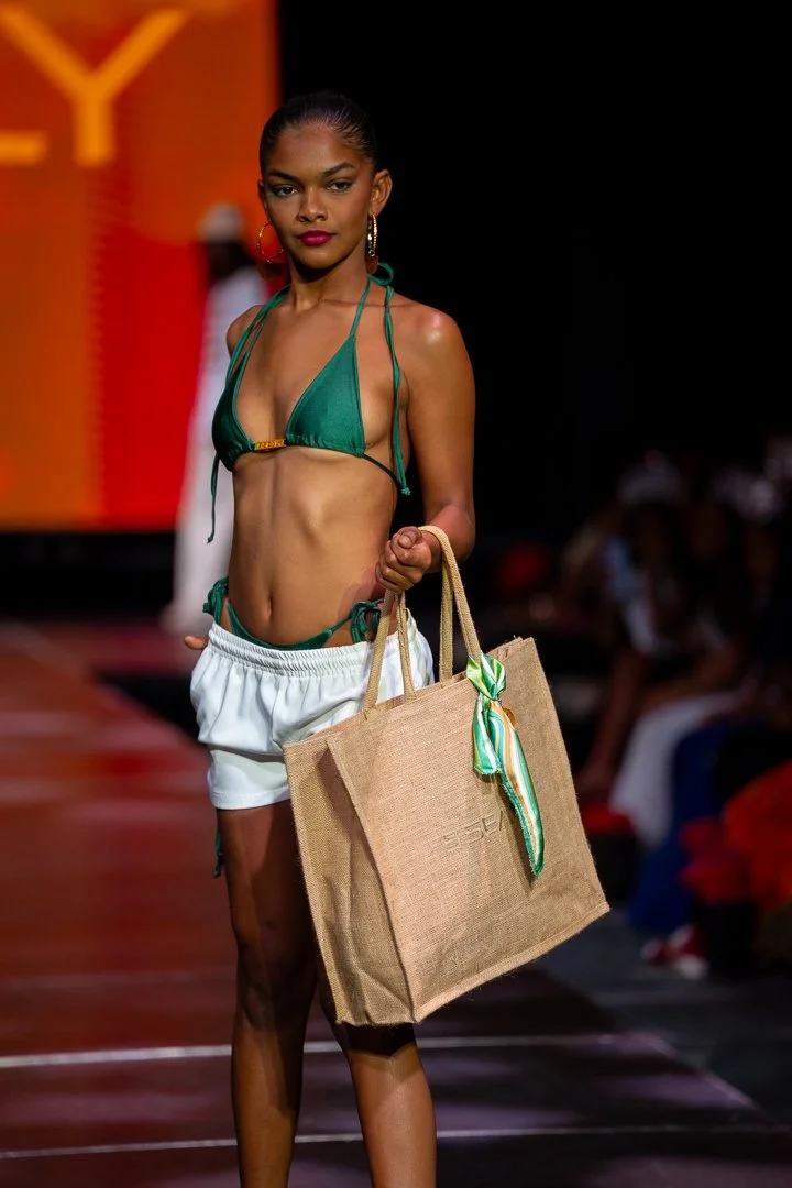 CIFWK Runway Show_12-04-25_TattiannaT-123.jpg