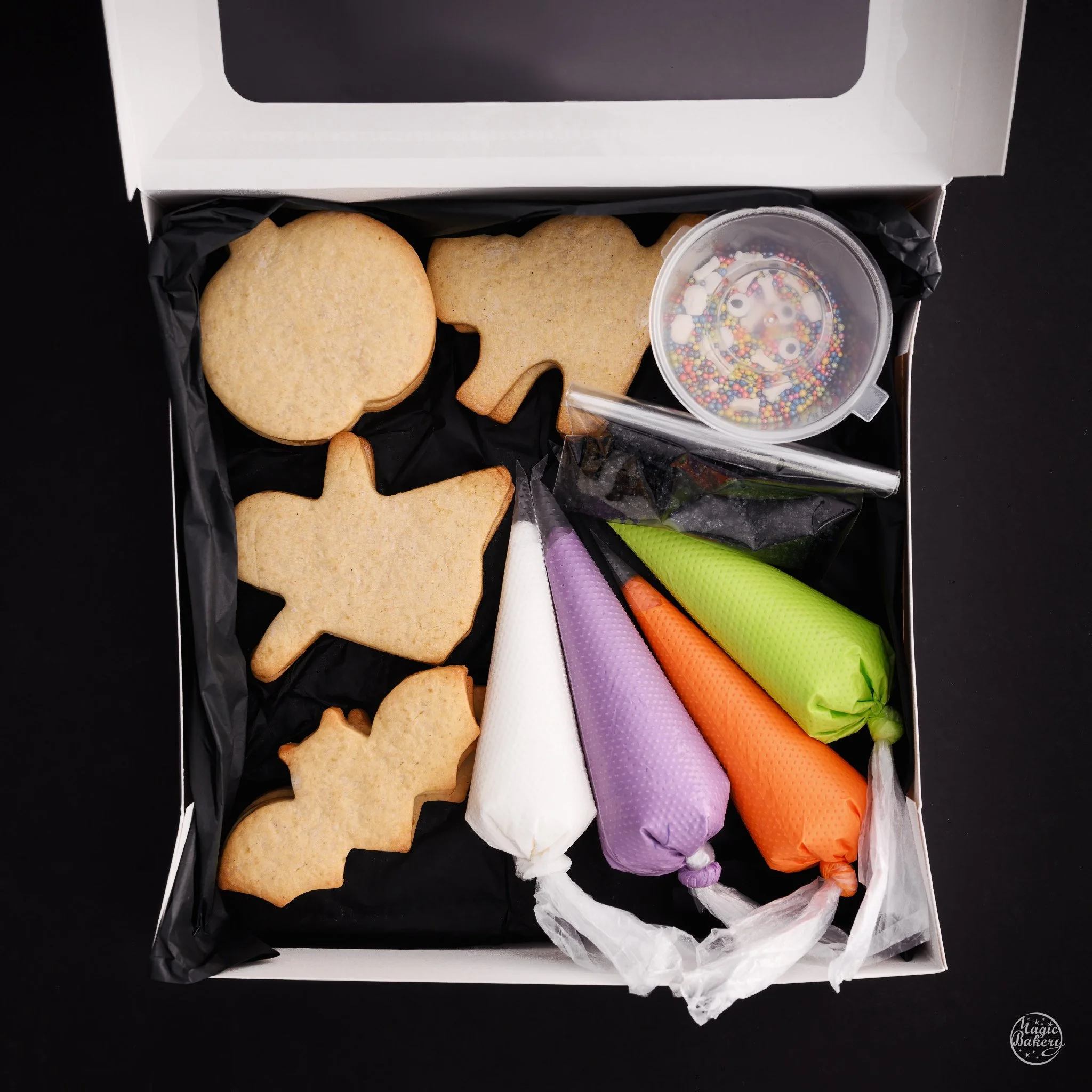 Magic Bakery: Halloween theme iced cookie decoration kit for kids. Pumpkins, ghosts, bats and cats. Available for nationwide delivery in Ireland.