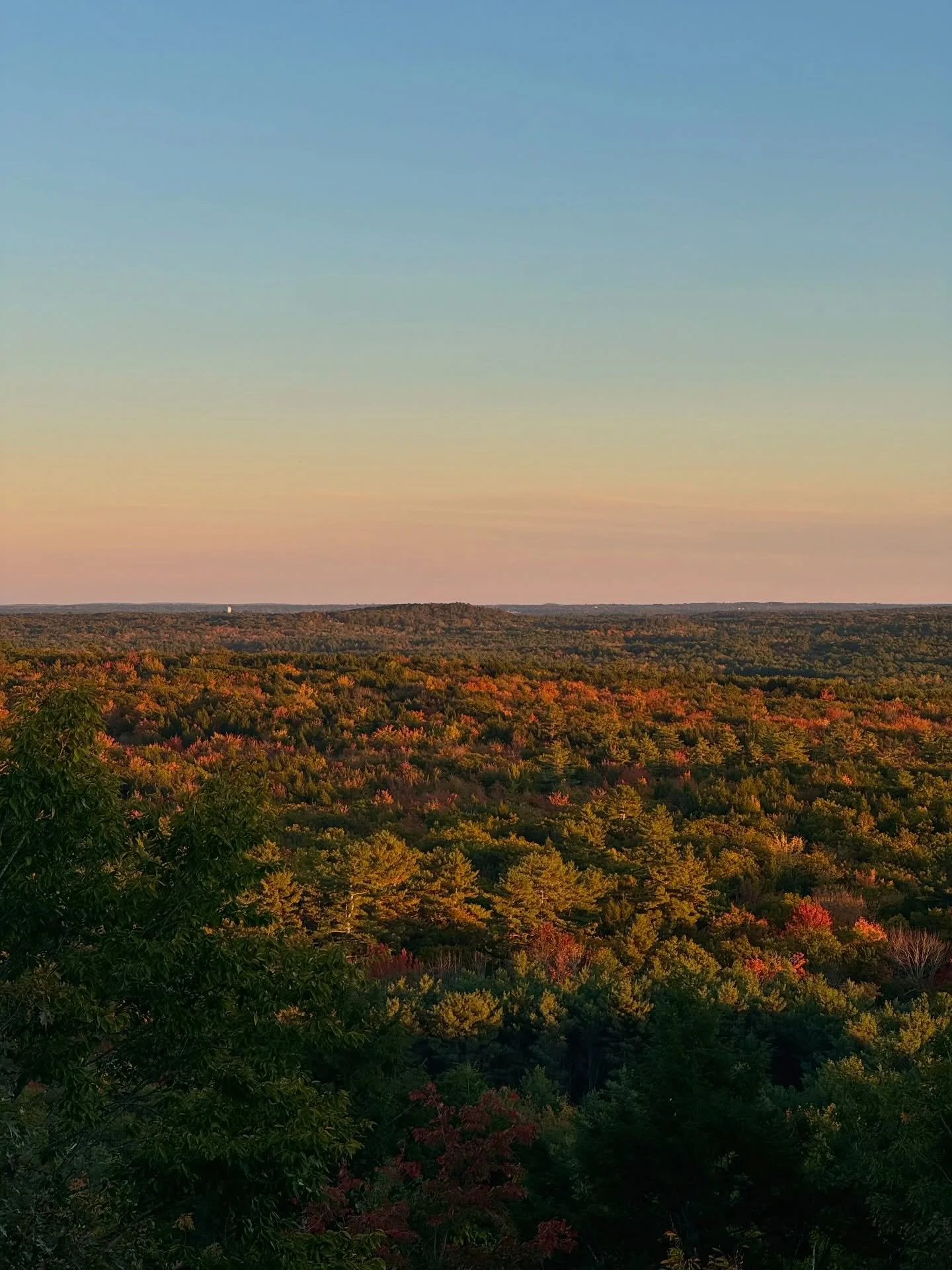 📍Bradbury in Fall

@mainehikes 
@mainehikes 
@mainehikes 

#mainehikes #fall #maine #mainefall #newenglandfall