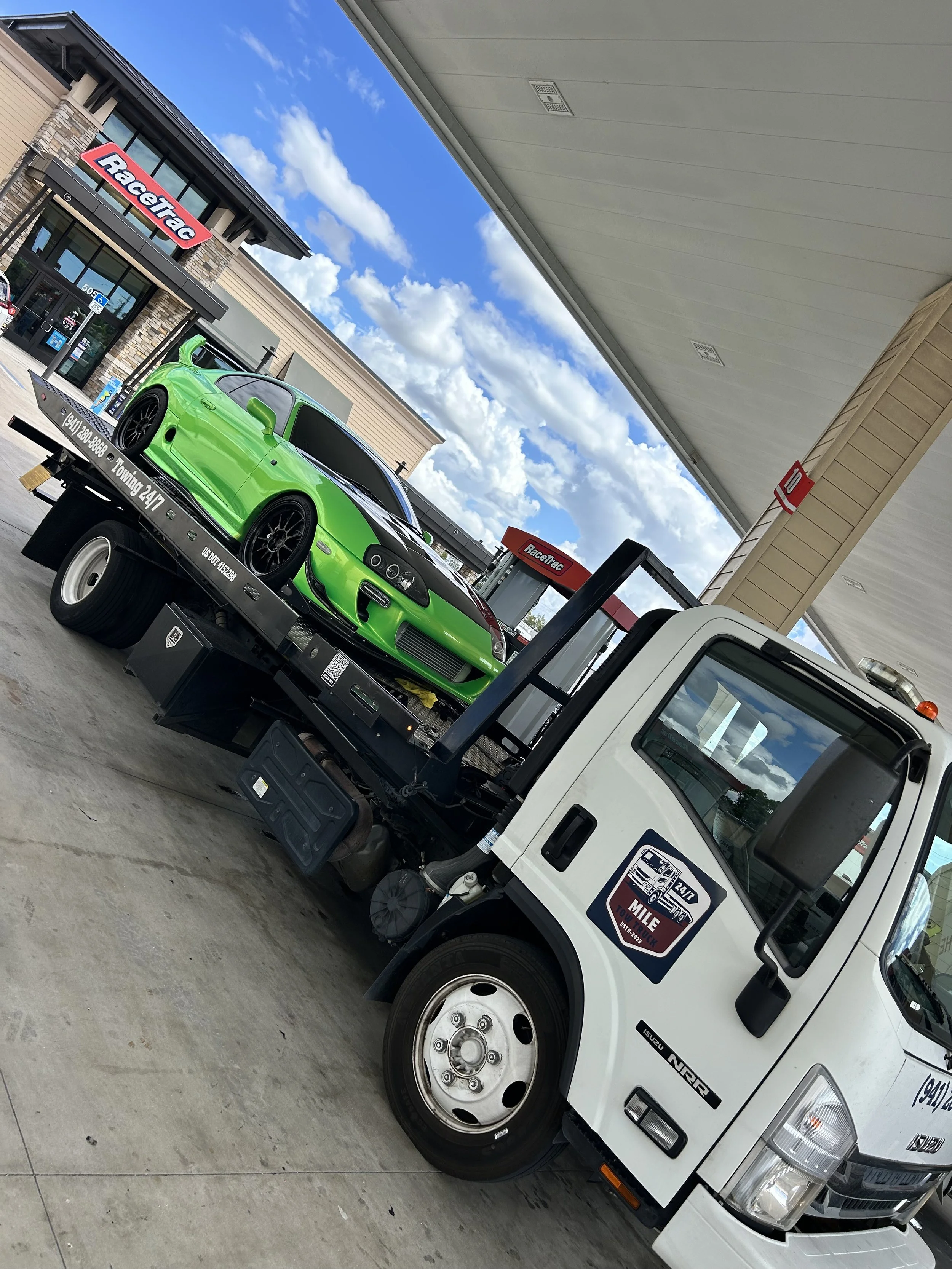 Keys Locked In Car? Your Complete Guide to Damage-Free Auto Lockout Service in Englewood &amp; Venice, FL