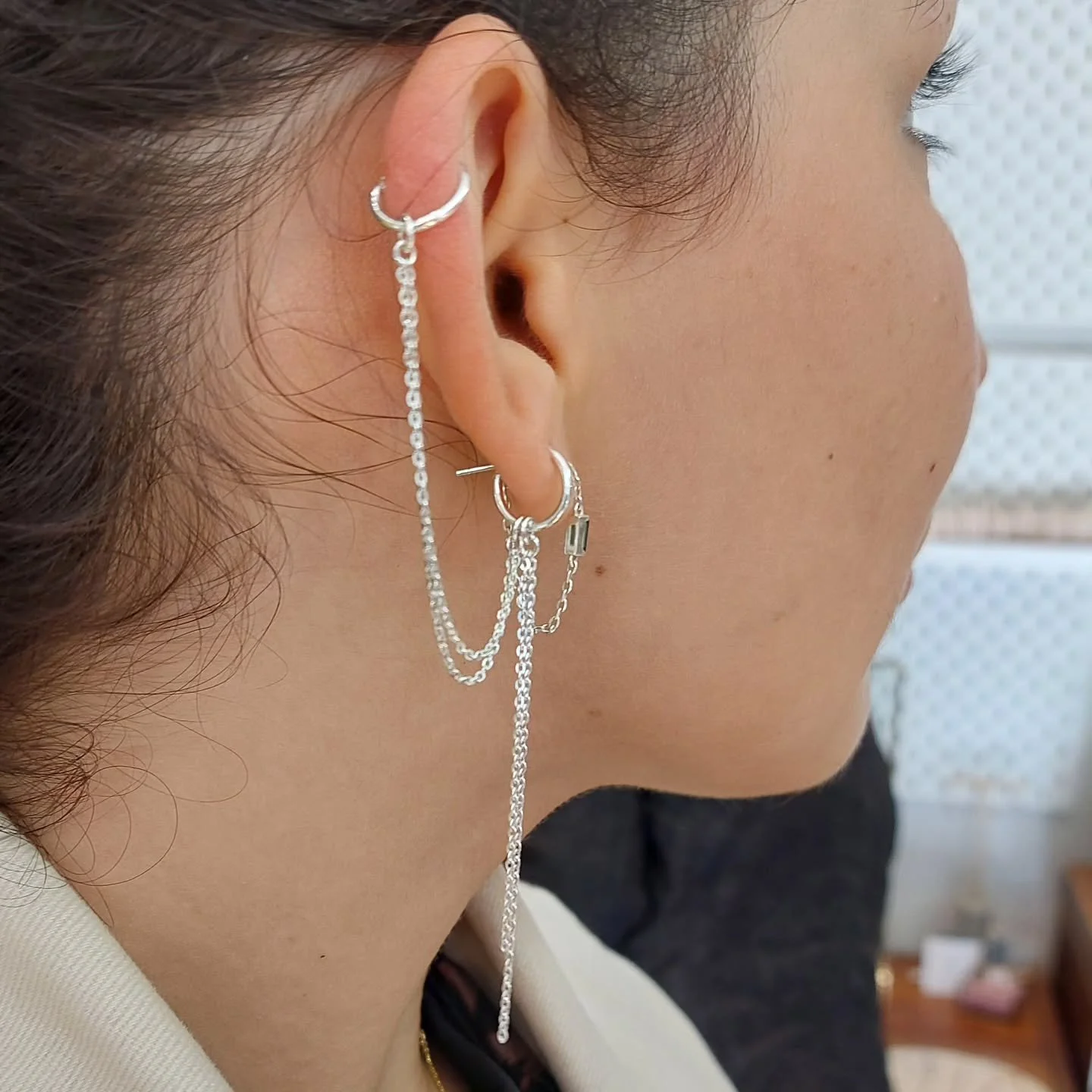 C'&eacute;tait son projet, on a mis &ccedil;a au point ensemble, elle est ravie !
#piercing #chainjewelry
#surcommande #surmesure