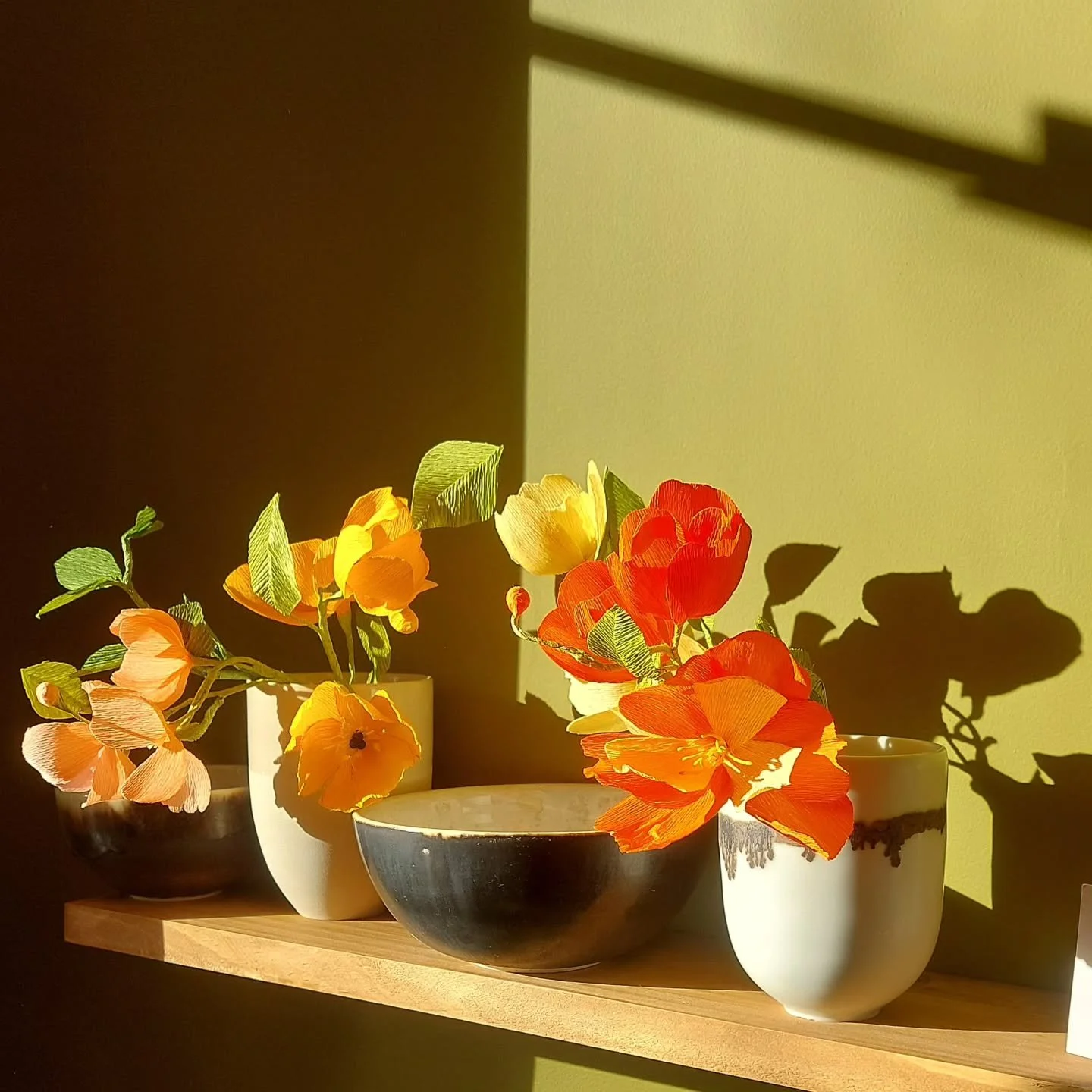 Ces merveilles sont en ventes &agrave; la boutique @lesheureslab !
Fleurs de papier po&eacute;tiques et color&eacute;es enti&egrave;rement fabriqu&eacute;es &agrave; la main, je les aime tellement !
Sur commande
Ici, elles sont pr&eacute;sent&eacute;