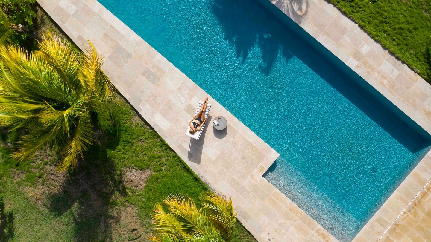 I Spy KENA&Iuml; 

#kaibottoms #kenaitop #poolvibes #findmehere #luxuryswimwear #antigua