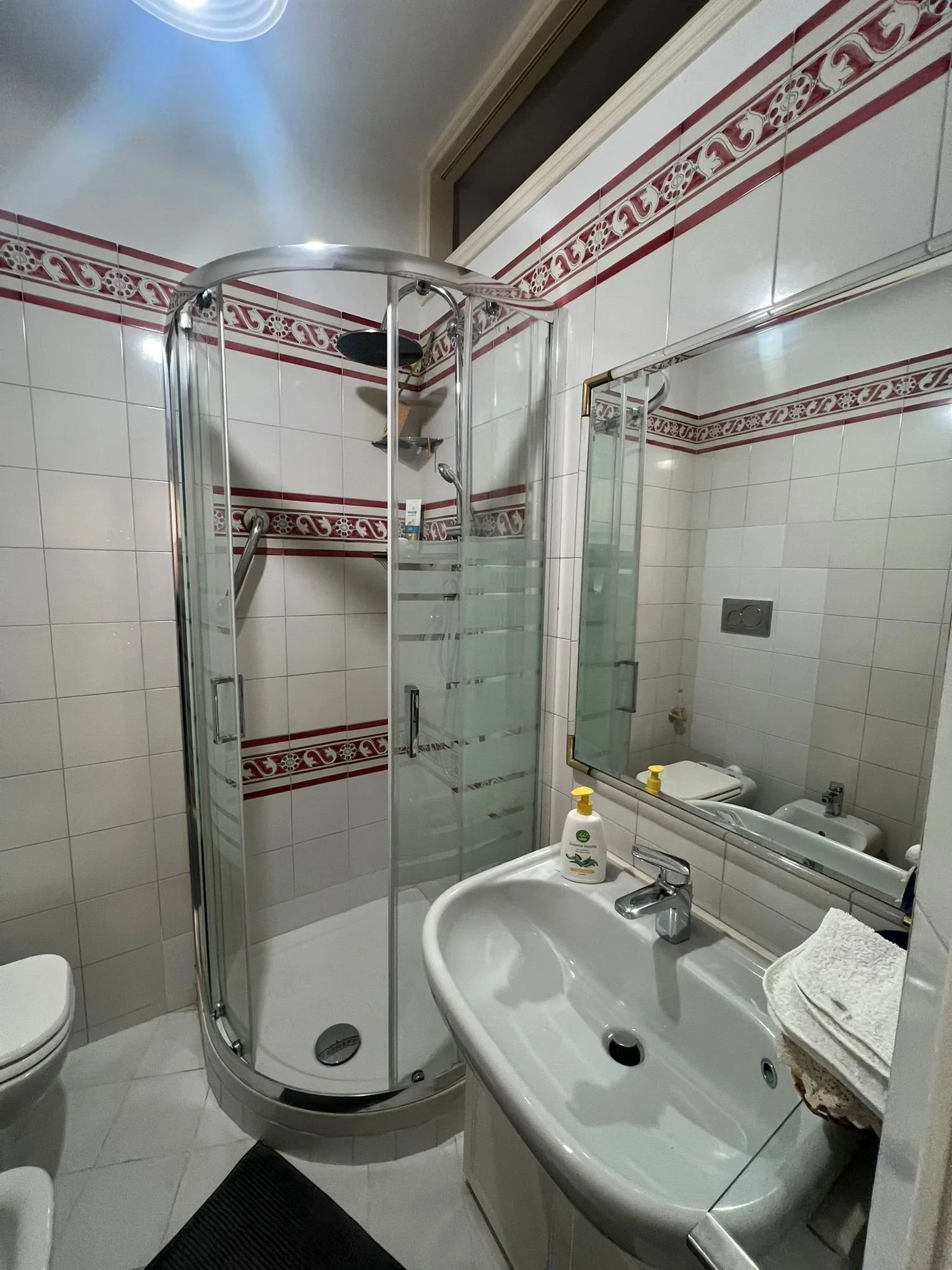 bathroom 1.jpg