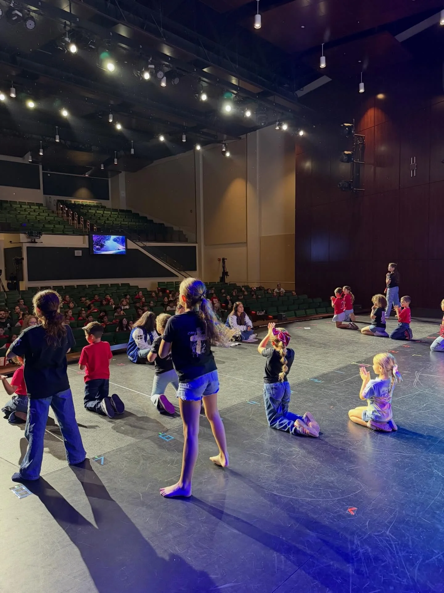 ❄️F R O Z E N: Show B Rehearsals ❄️

Our talented Show B students have been hard at work rehearsing today for tomorrow&rsquo;s Spring Show: Frozen! 

Just like our Show A students, these kiddos (and teachers) are pouring their hearts into every scene