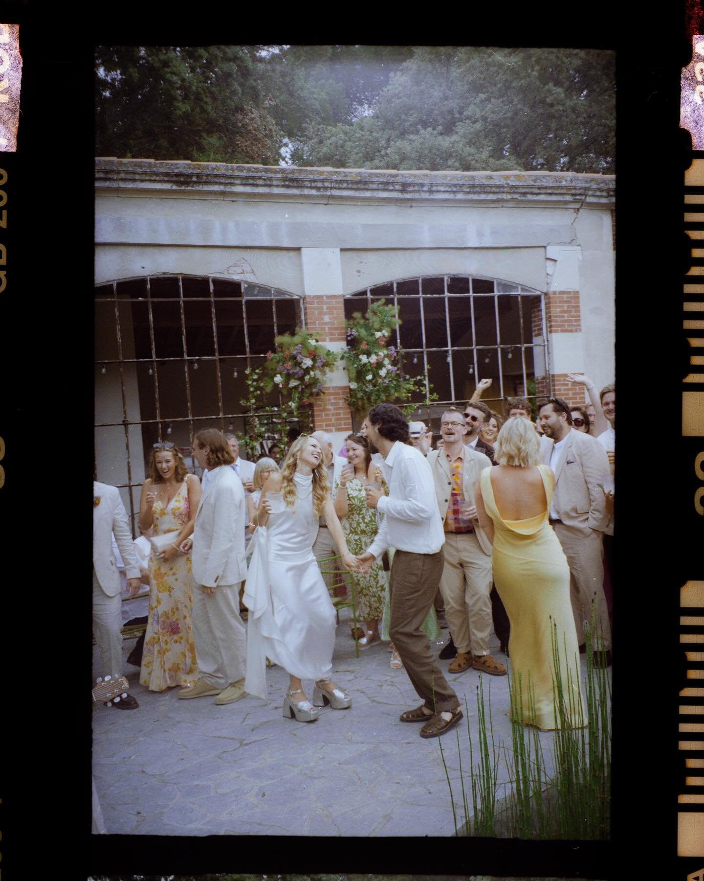 First film of the 2025 season:
Anna &amp; Joe

Photographer @patriciahendrychovaestanguet 
Venue @labelle_eco 
Florist @ferme_lodeurdelapluie 
Dress @theownstudio 
Shoes @nodaleto 
Celebrant @helenbutlercelebrant 
Content creator @youliaestanguet 
Ha