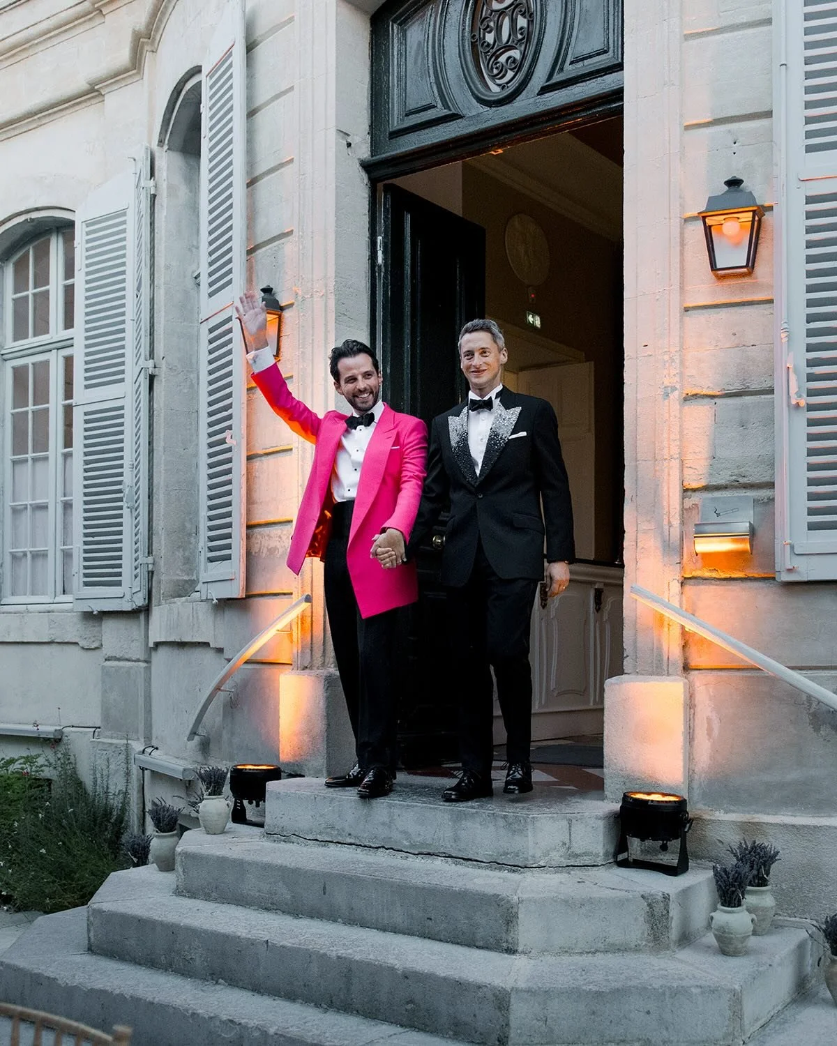 Florian &amp; Benjamin 
Ce couple incroyable/adorable/crazy in love est sur le blog @togetherjournal ❤️&zwj;🔥
Lots of fun and magical story to read - for english speakers, link in bio.

#provencewedding #frenchweddingstyle #gaywedding #destinationwe