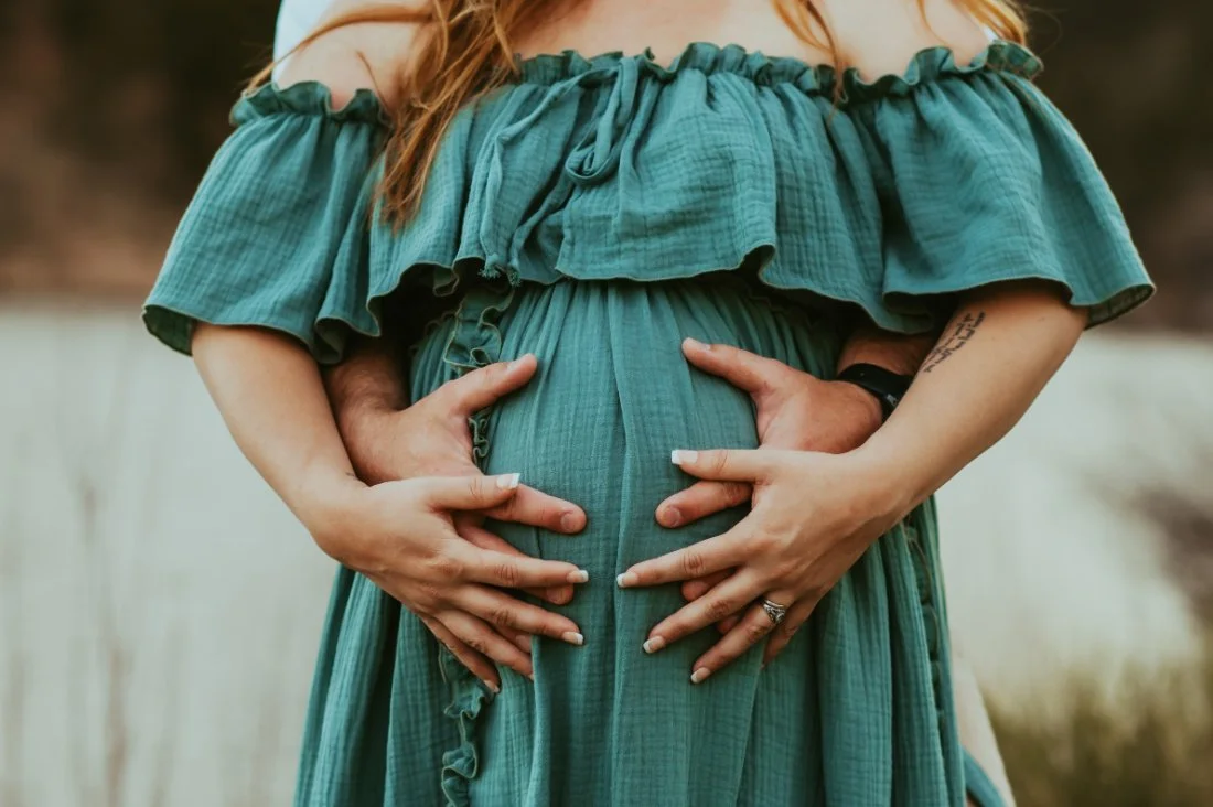 Maternity Photography in Cheyenne: When to Book Your Session