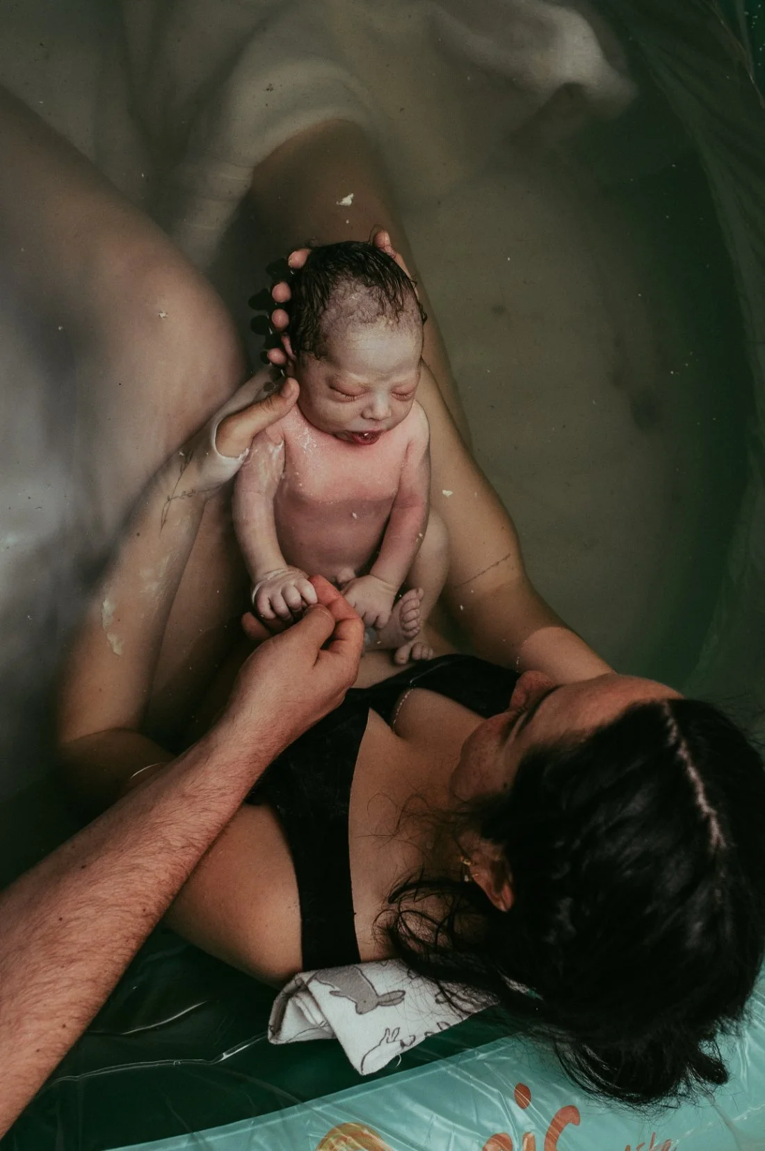 Is Birth Photography Worth It? Honest Answers From a Doula