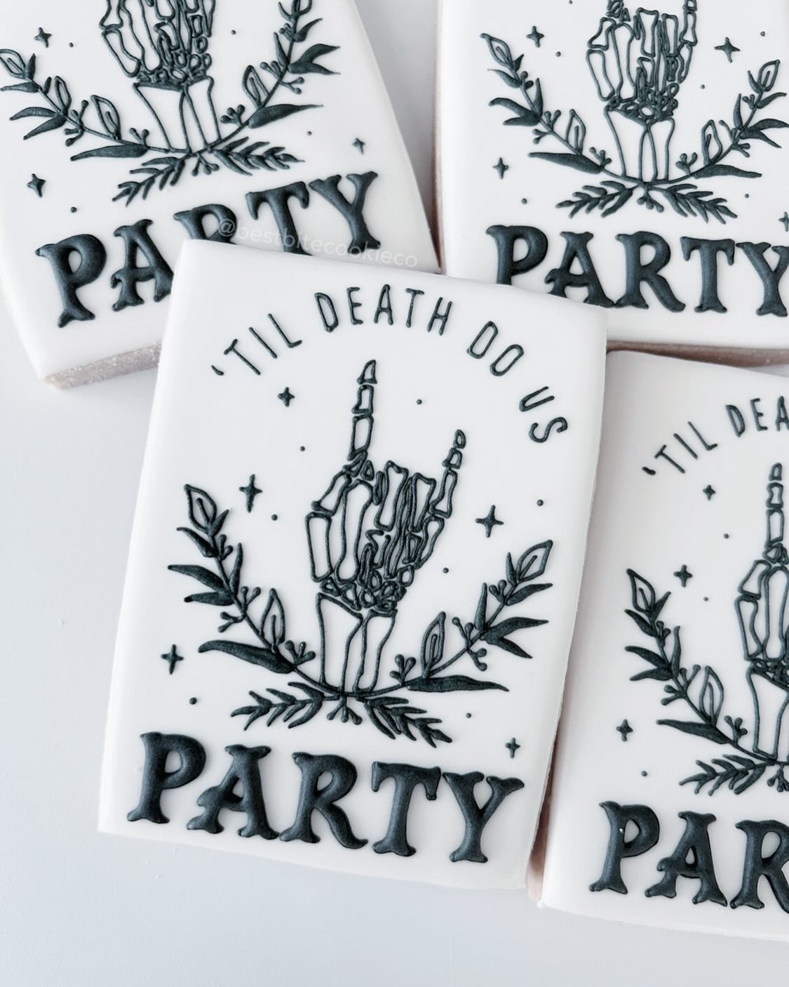 ✨Sneak peak✨

Can&rsquo;t wait to show the full set of this &lsquo;Til death do us Party theme! 💀💍
&bull;
&bull;
&bull;
#tildeathdousparty #tildeathdouspartybachelorette #tildeathdouspartycookies #bachelorettecookies #bachelorettethemes #bacheloret