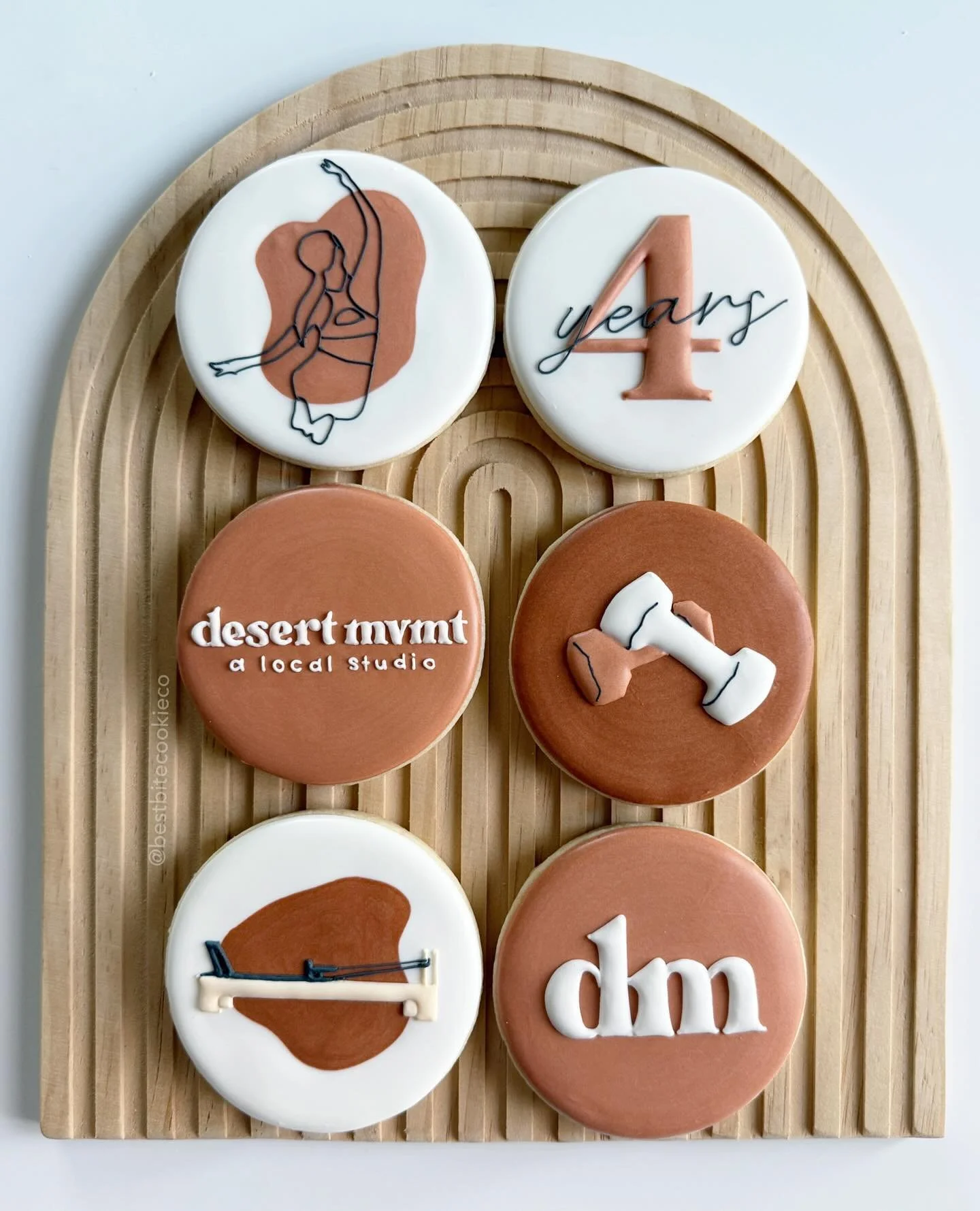 Cheers to 4 years! @desert_mvmt 

I started to incorporate Pilates into my workout routine and it&rsquo;s been the best thing! I have less hip/back pain while decorating cookies 🙏🏼

#pilatescookies #pilates #customcookies #logocookies #decoratedsug