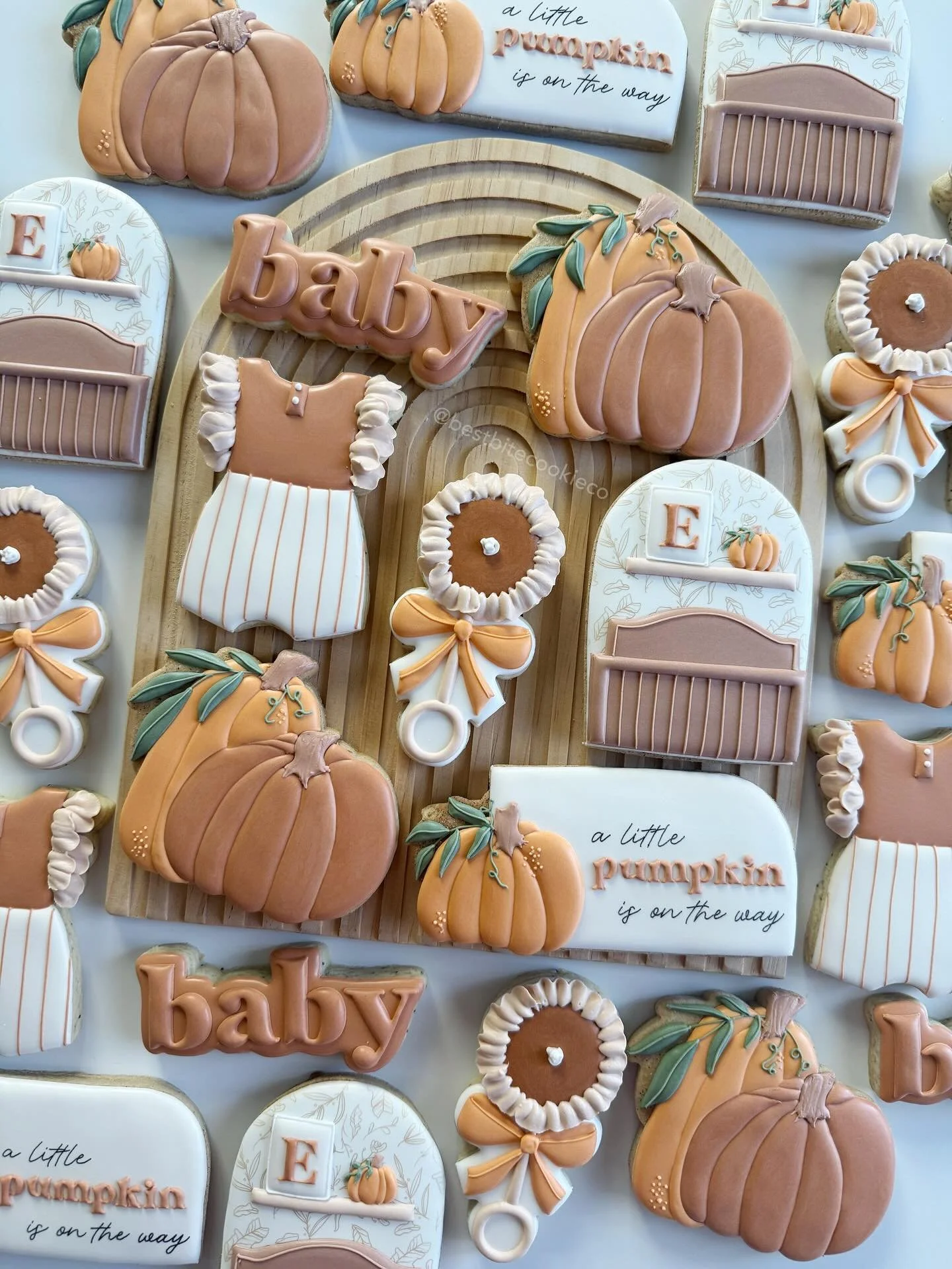Baby cookies for a little cutie pie on the way🫶🏼

Getting to make cookies for my family and friends&gt;&gt;&gt;&gt;&gt;

Pumpkin plaque and pumpkins are from @wildflourbakeryla 

#pumpkincookies #alittlepumpkinisontheway #alittlecutiepieisontheway 