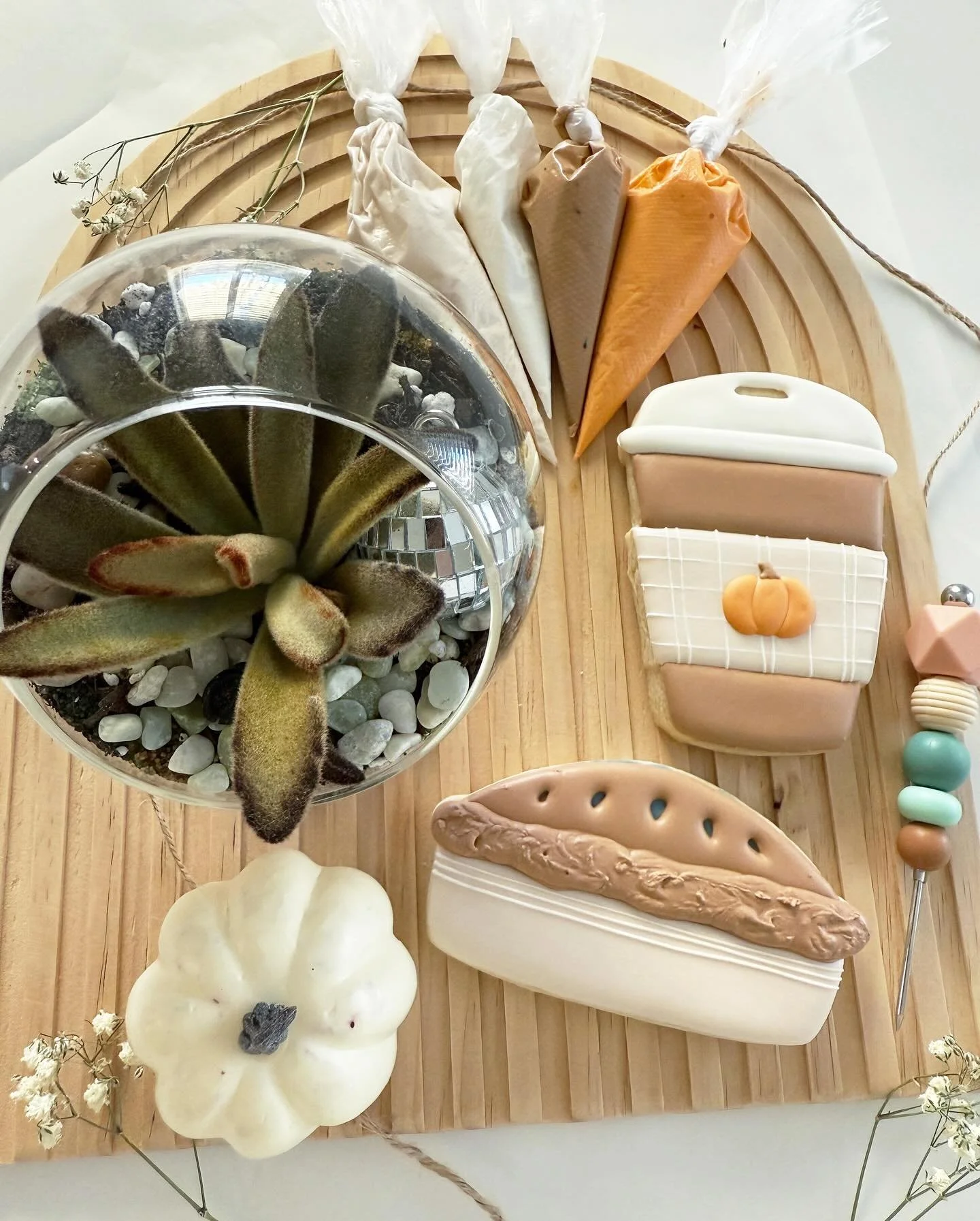 Cookies &amp; Cacti Event

Join us for a creative evening of decorating fall themed cookies and building your own cactus terrarium!

📆When: Nov 22 at 4 pm - 6 pm
📍Where: @jadeandcloveraz - 100 W Portland St Suite 105
Phoenix 85003
💸Cost: $40

✨Tic