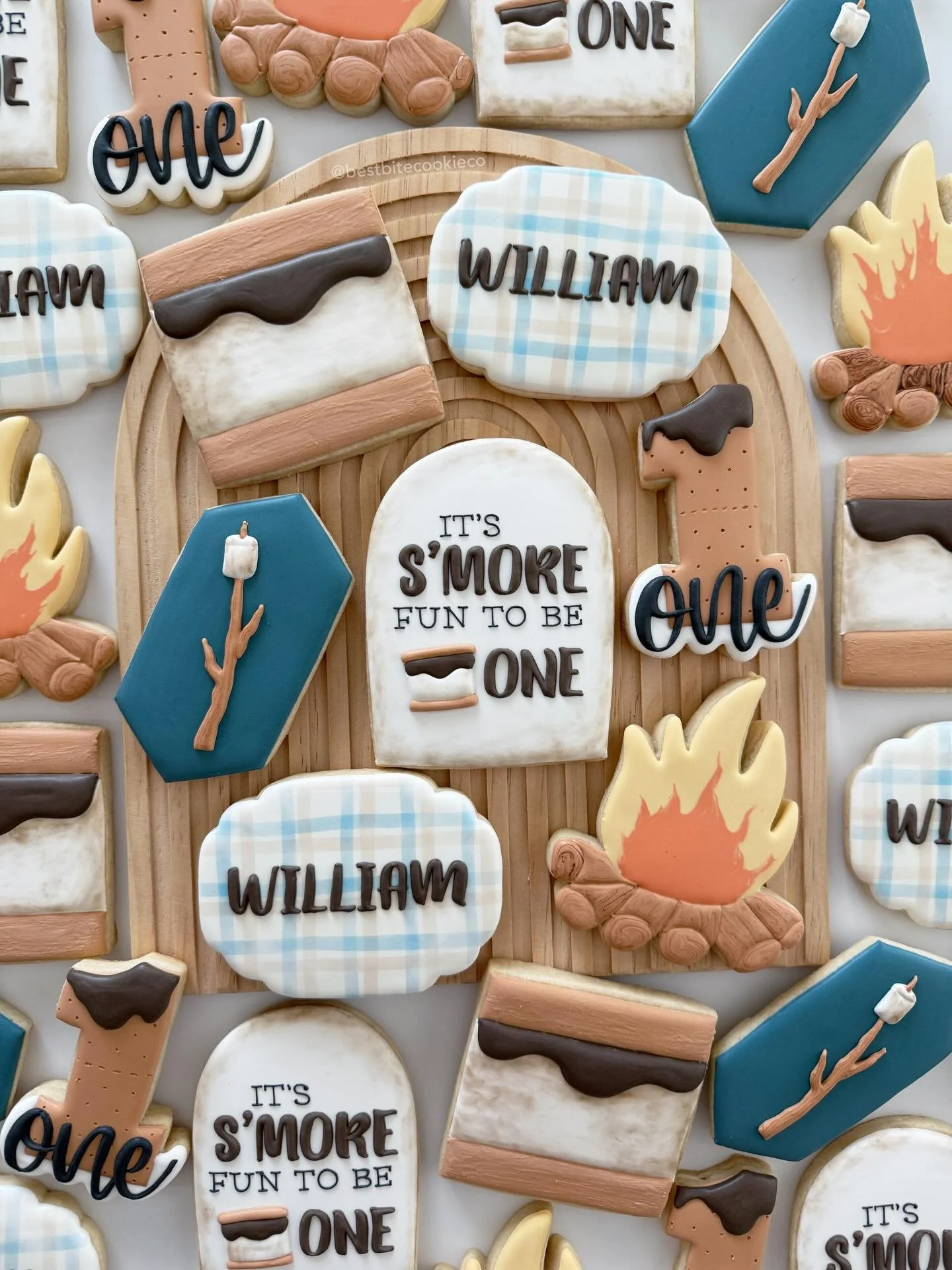 It&rsquo;s S&rsquo;more fun to be One! 

Such a fun theme to create🍫
#smorefuntobeone #smorefuncookies #smorefuntobeonecookies #smorescookies #customcookies #cookieart #firstbirthdaycookies #firstbirthday #royalicingcookies #birthdaycookies #cookief