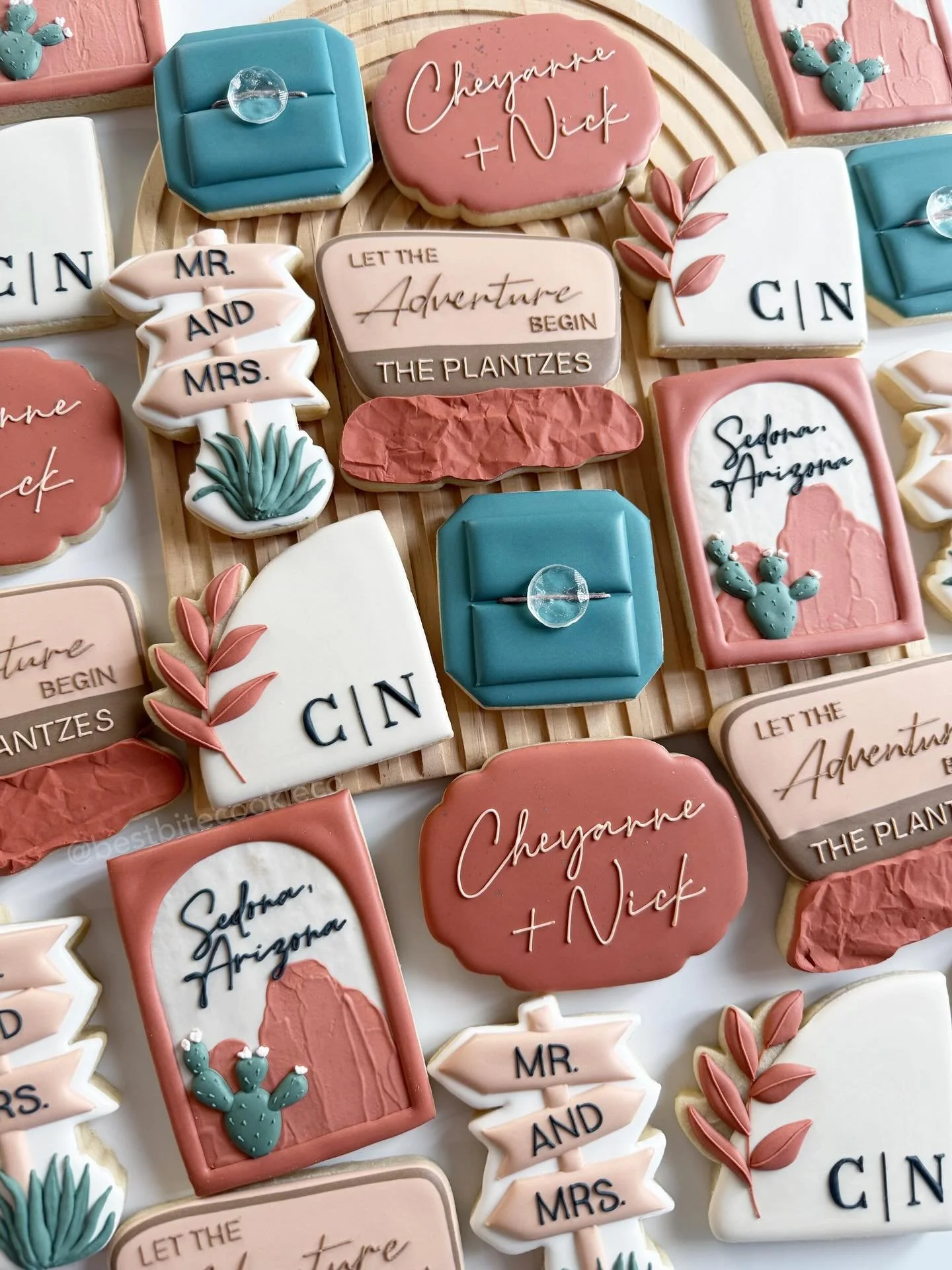 🏜️ Sedona weddings >>>

#weddingcookies #cookieart #sedonaweddings #sedonacookies #customcookies #cookiefavors #weddinginspiration #desertcookies #azcookies #mrandmrscookies