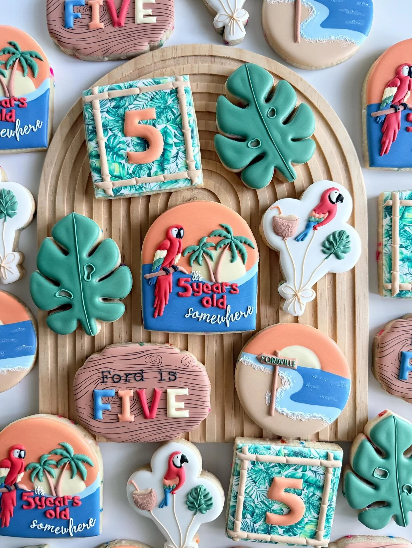 It&rsquo;s 5 years old somewhere 🏝️

Such a fun theme, get me a beach vacation stat!

#its5yearsoldsomewhere #customcookies #birthdaycookies #themedcookies #its5oclocksomewherecookies #5yearsoldcookies #cookieart #cookefavors