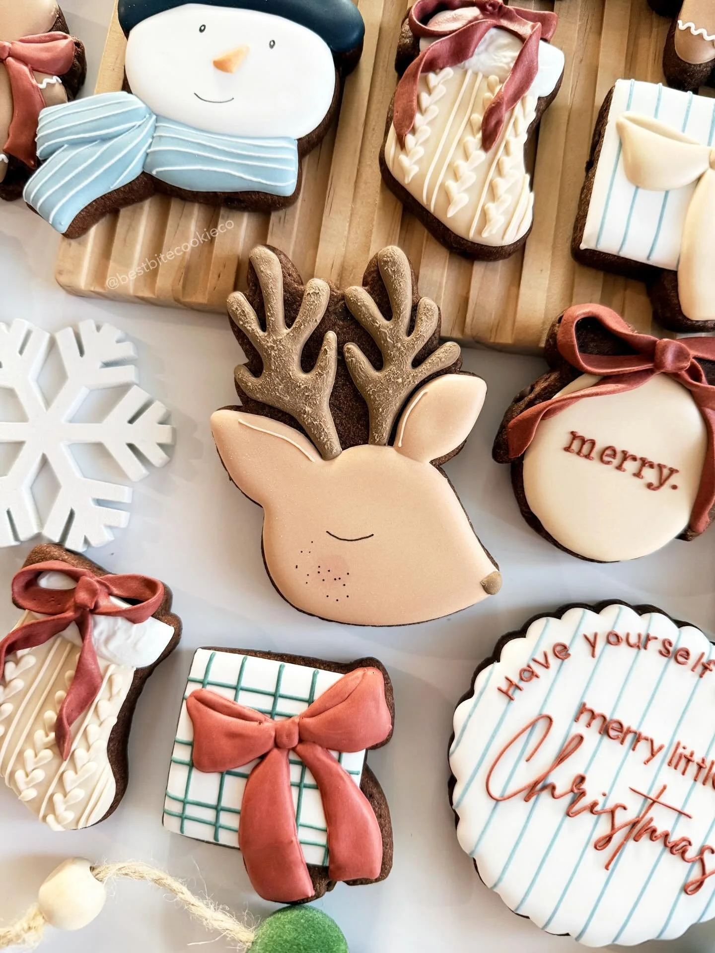 Thank you to everyone who showed up to my pop up at Window Coffee this weekend 🫶🏼🎄❤️

These reindeer cuties were one of my fav! Cookie cutter from @wildflourbakeryla 

#christmascookies #customcookie #cookieart #holidaycookies #cookiepopup