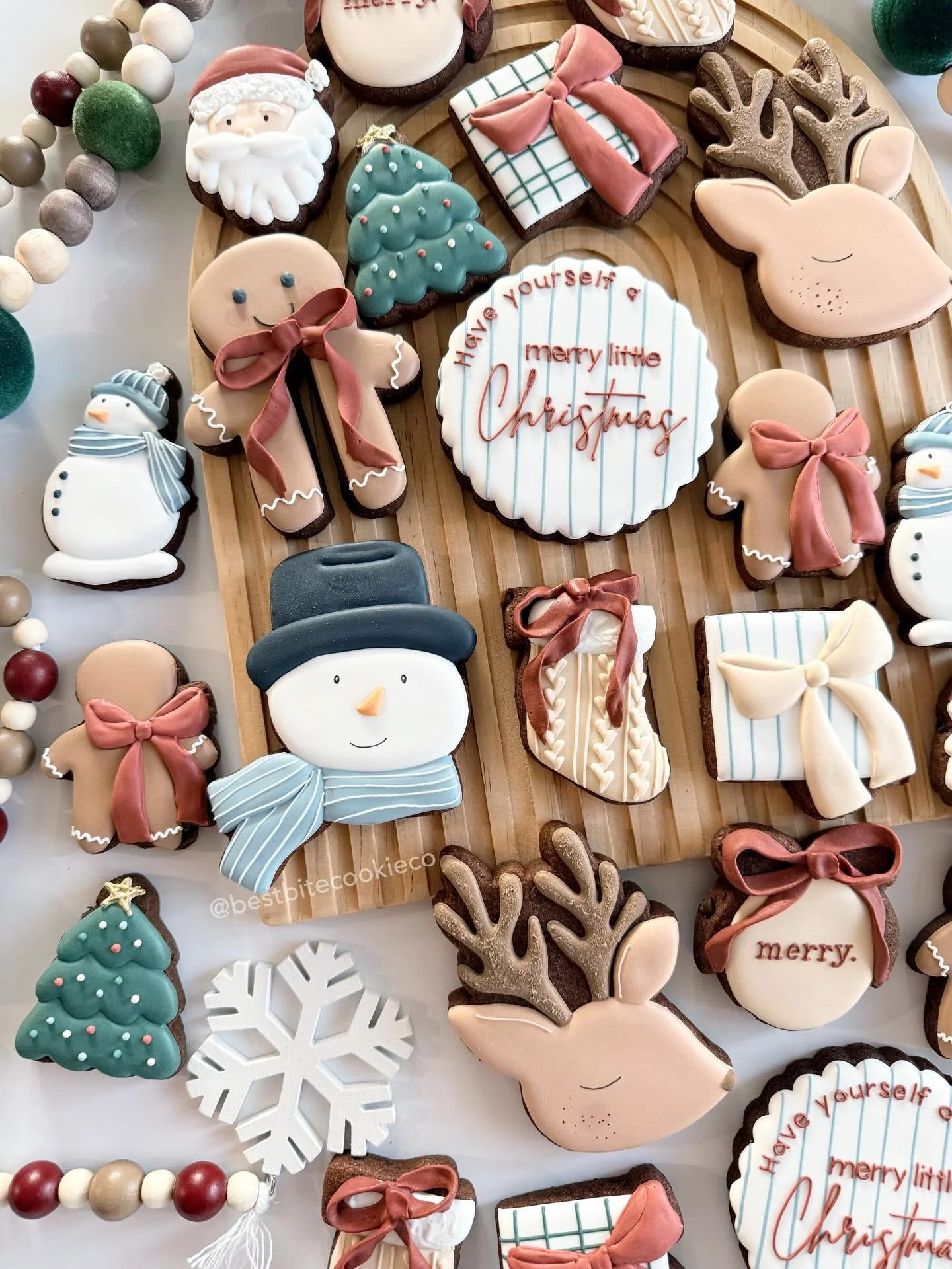 Have yourself a merry little Christmas ❤️🎄

What is your favorite tradition? Mine is making biscuits for Christmas brunch!

#christmascookies #christmastraditions #christmasmagic #cookieart #royalicingcookies