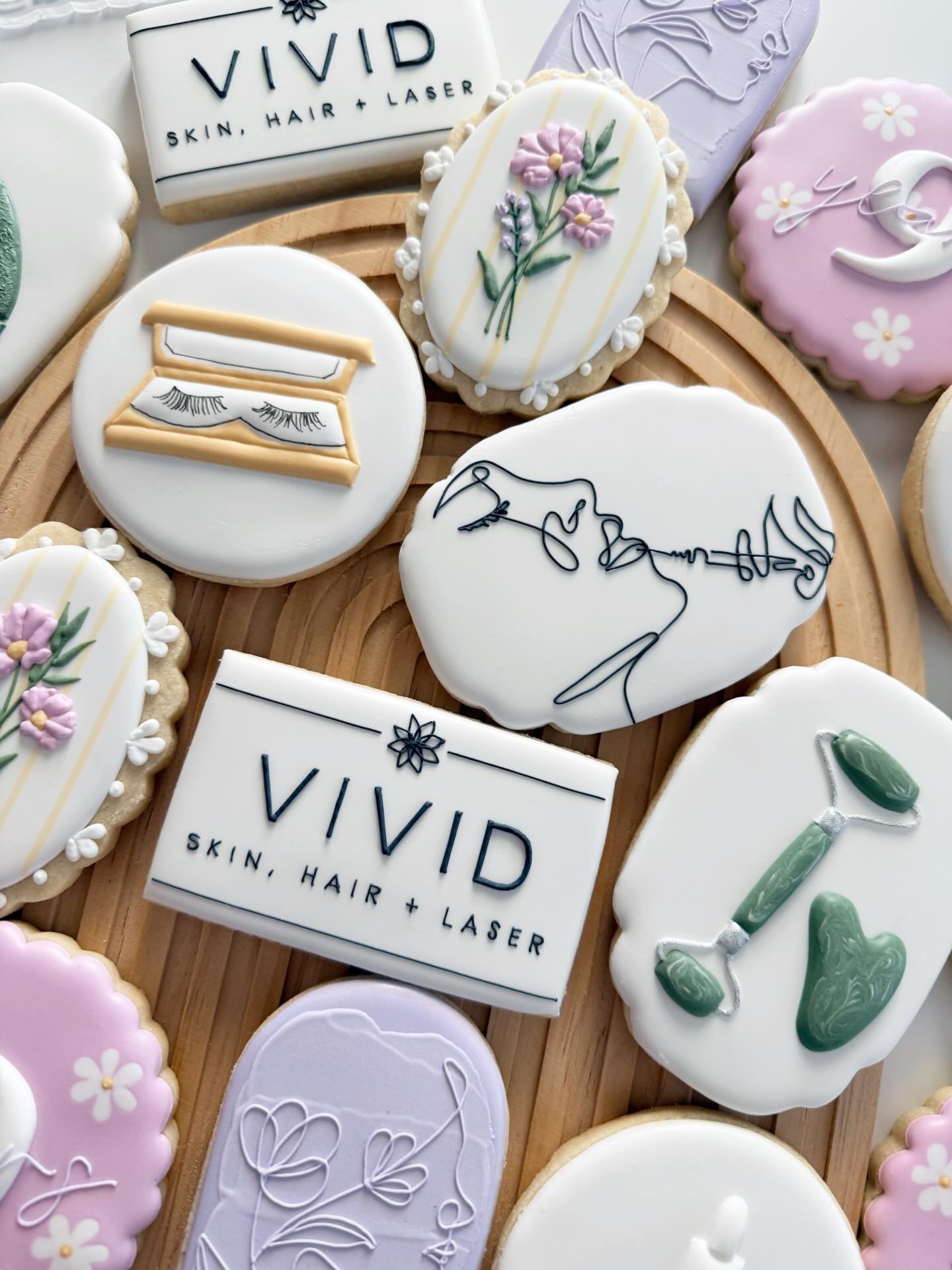 ✨Branded cookies - Happy 9th anniversary @vividskinandlasercenter 

#logocookies #brandedcookies #customcookies #cookieart #elevateyourbrand