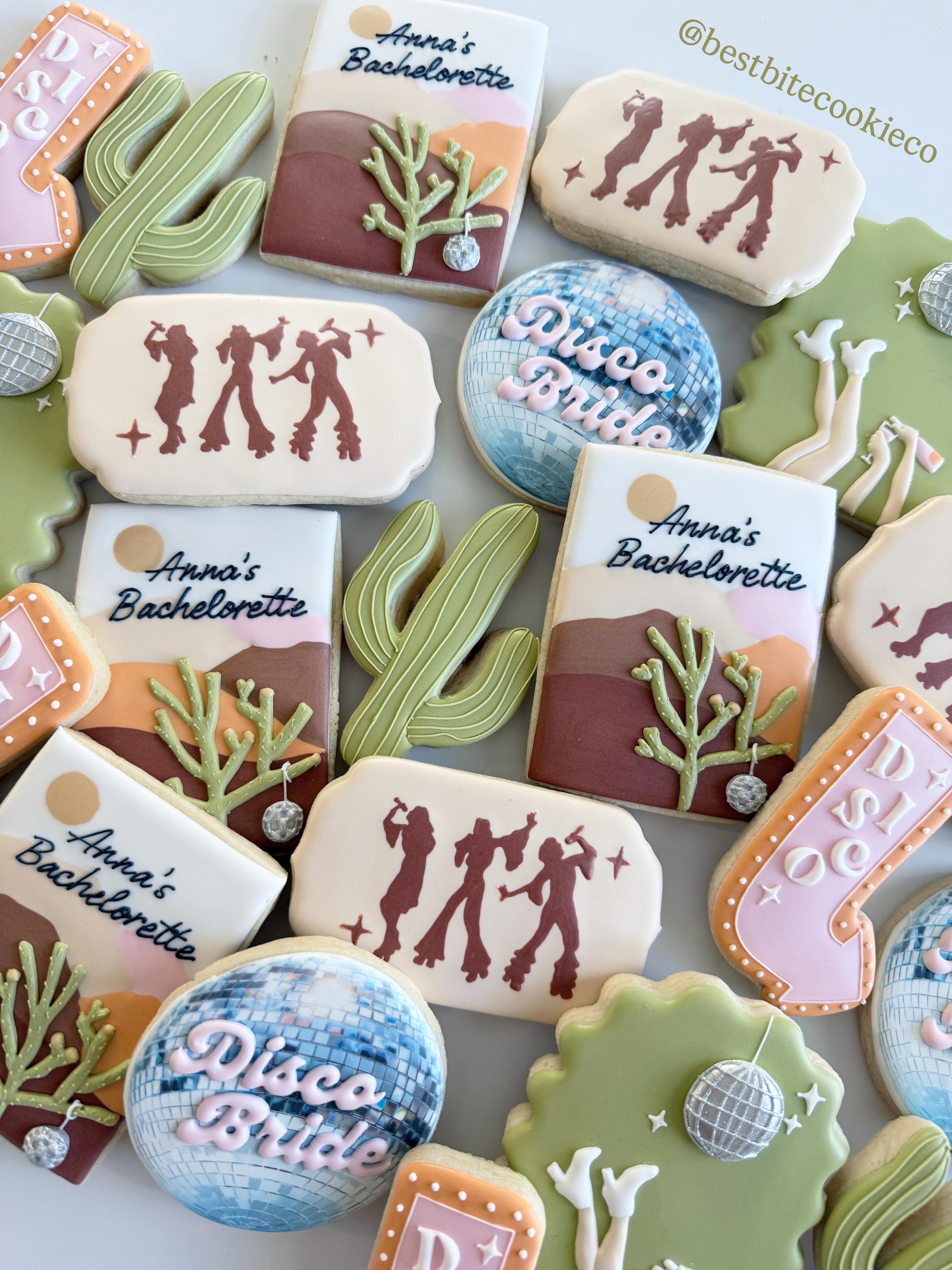 Just a little bit of disco in the desert 🪩🏜️

#desertdisco #bacheloretteideas #bachelorettecookies #discobride #bridetobecookies