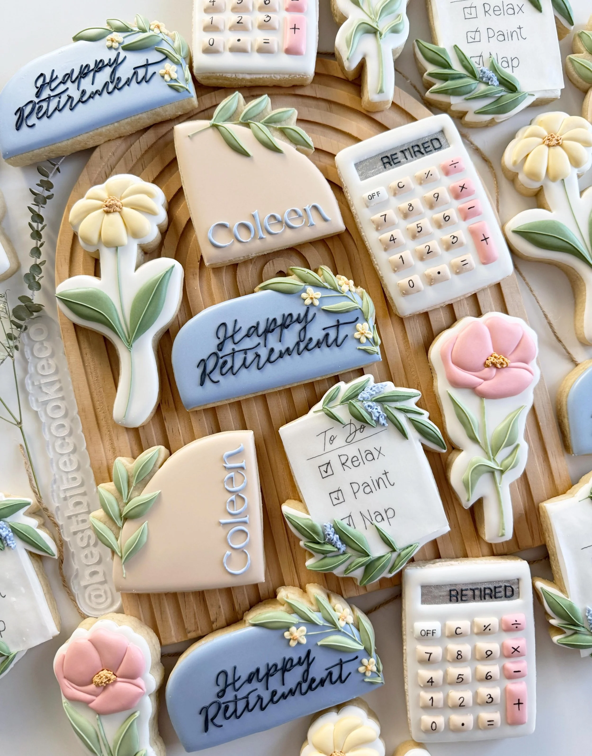 I&rsquo;m accounting on this retirement to be relaxing 😉

#retirementcookies #retiredlife #customcookies #floralcookies #accountingcookies
