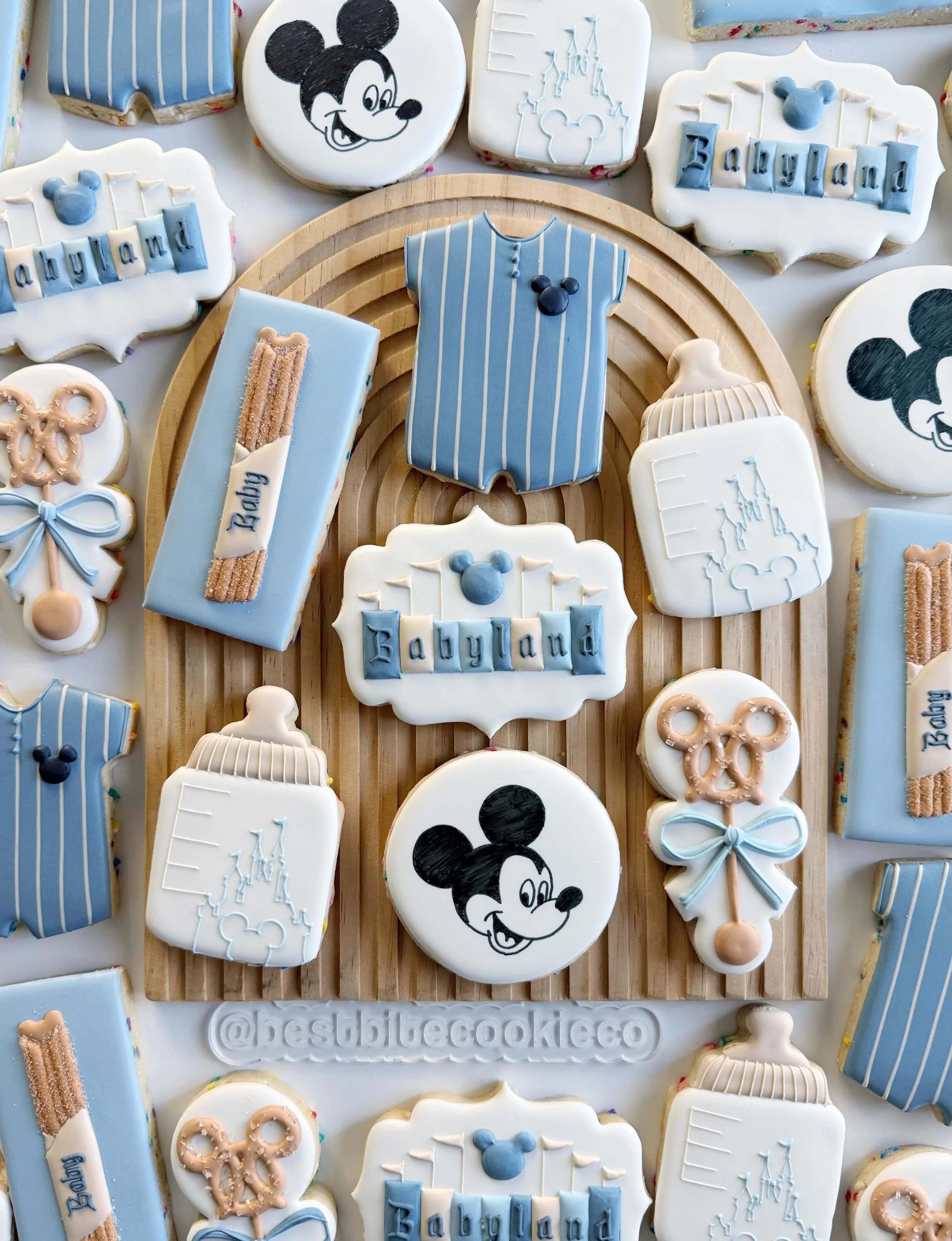 It&rsquo;s the happiest Baby Shower on Earth!

Including all the best treats 🤍 

#babyland #disneybabyshowercookies #babyshowercookies #cookiefavors #babyboycookies