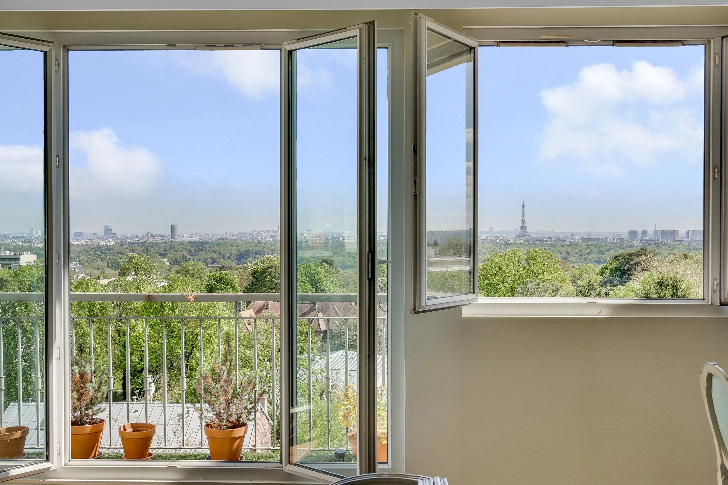 SAINT-CLOUD - Appartement de 3 pièces avec vue sur Paris
