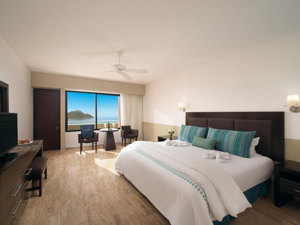 CastillaBeach 3.jpg