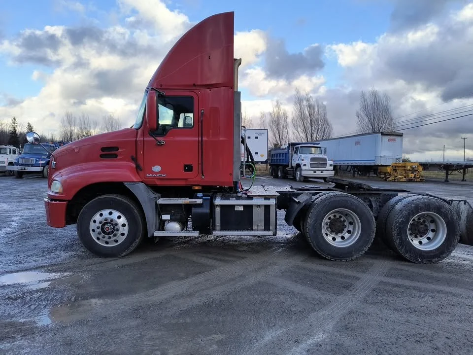 2014 Mack CXU 613 Day Cab