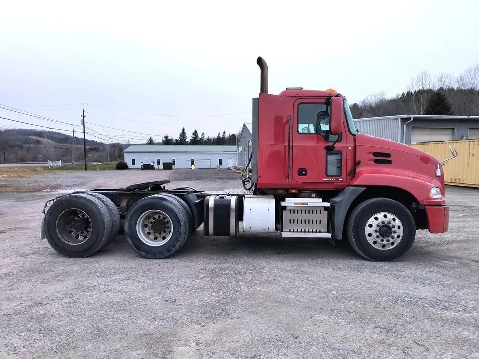 2014 Mack CXU 613 Day Cab
