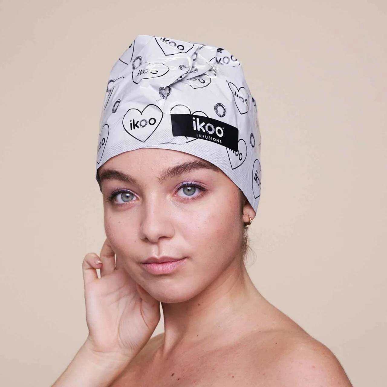 ikoo-Hydrate-Shine-Thermal-Treatment-Wrap-In-Use.jpg