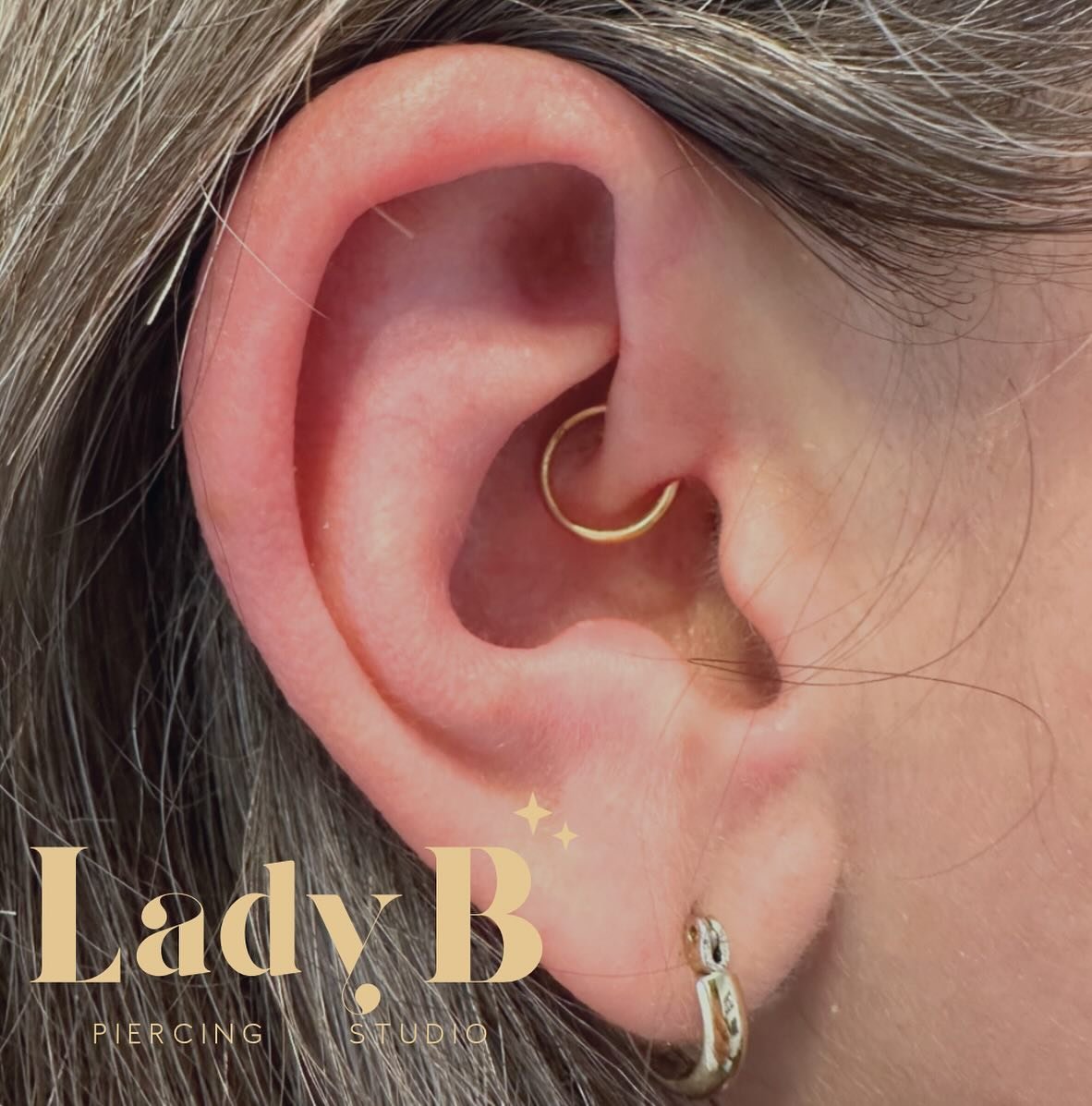 Classic little daith piercing for this client ✨
Done by Elaine at @ladybpiercings
