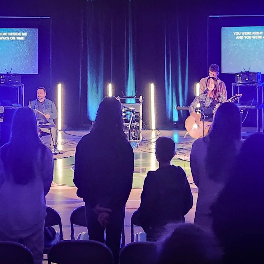 💓Sunday Recap💓
Today, we continued our series &quot;Poured Out&quot; in the Gospel of John 🌅
Pastor Steven preached a message on John 12:9-19 about the Triumphal Entry. 📖
We learned that the entrance of the King shows us the kind of King Jesus is