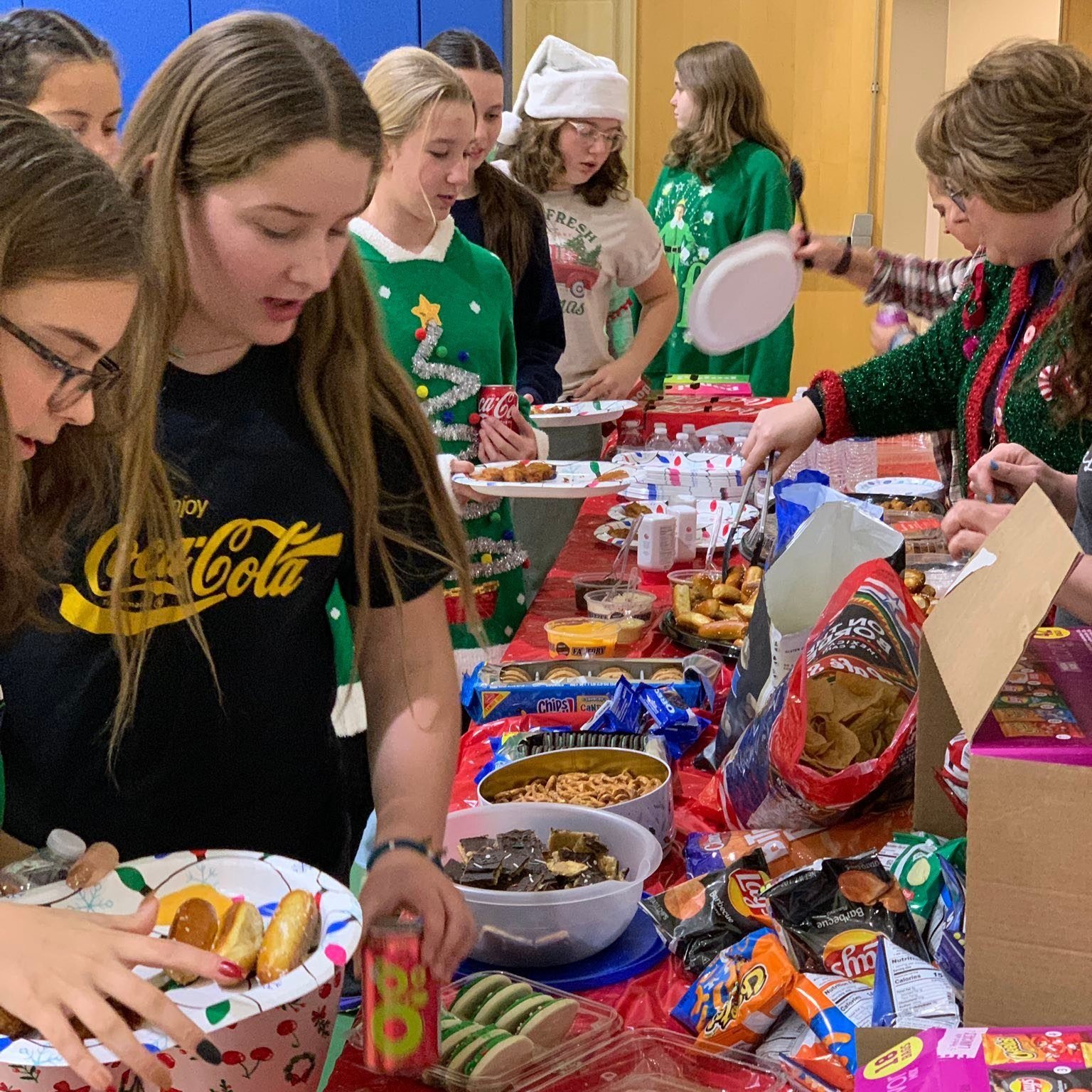 Dwell City Students Christmas Party was filled with food, fun, and fellowship. They even had to make live nativities and were excited to have a white elephant gift exchange 🎉🎁
