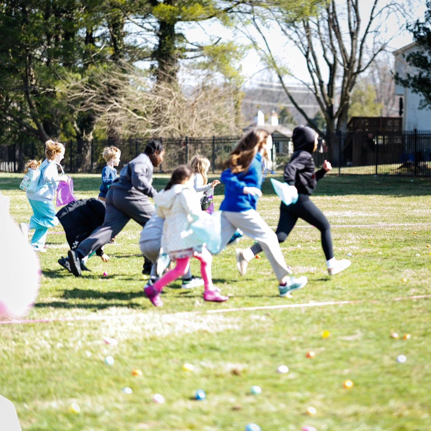 Thank you to everyone who helped out at our Easter Block Party! 🍬🧁🍪🤩 The kids had a great time finding 4000 Easter eggs, playing in bouncy houses, getting baloon animals, and enjoying snacks, crafts, and games.
