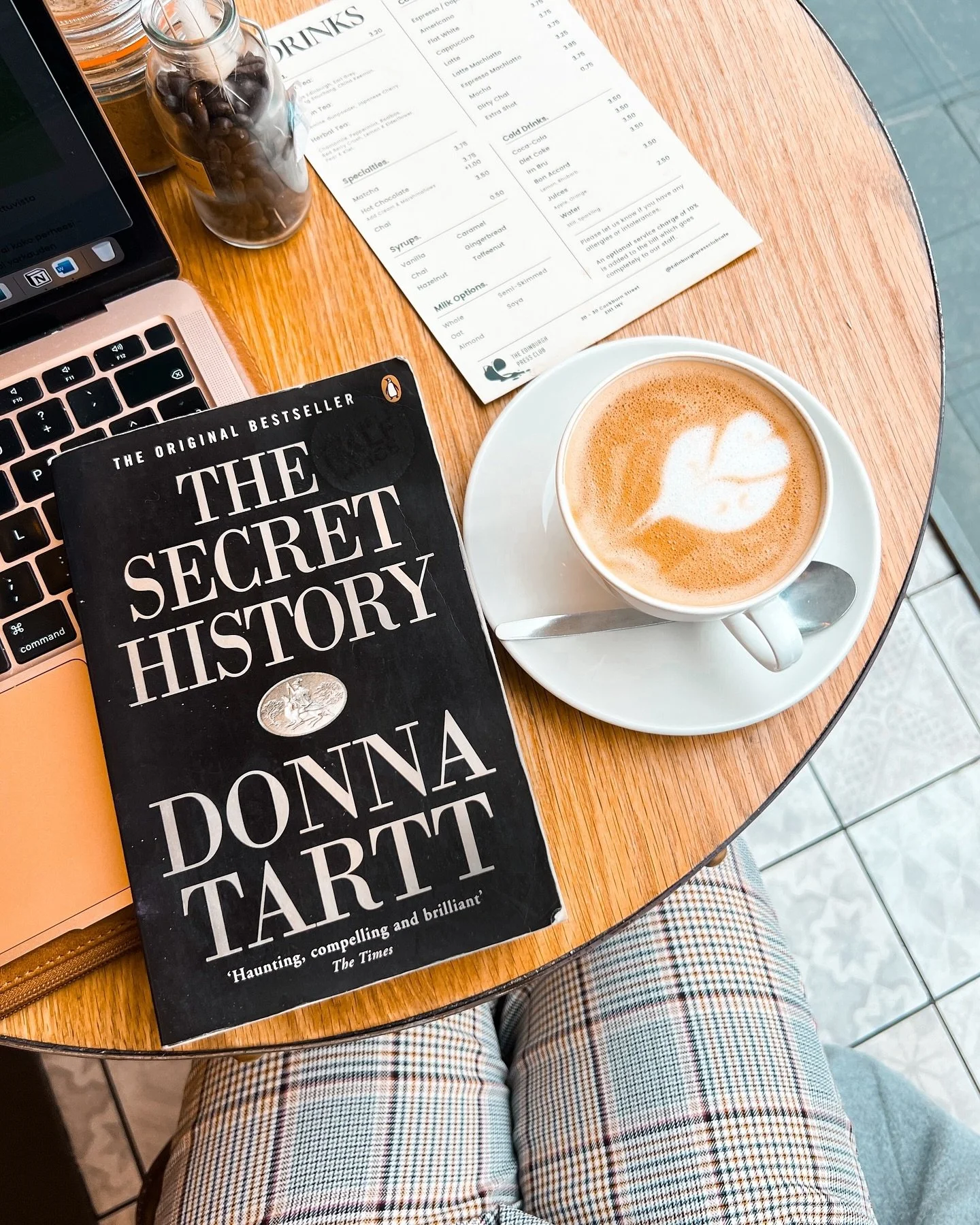 Finally diving into The Secret History by Donna Tartt after putting it off for ages&hellip; I&rsquo;ve heard so much hype that I&rsquo;ve been a little scared! Also, I thought it was very high literate infection where as I now heard that it&rsquo;s m