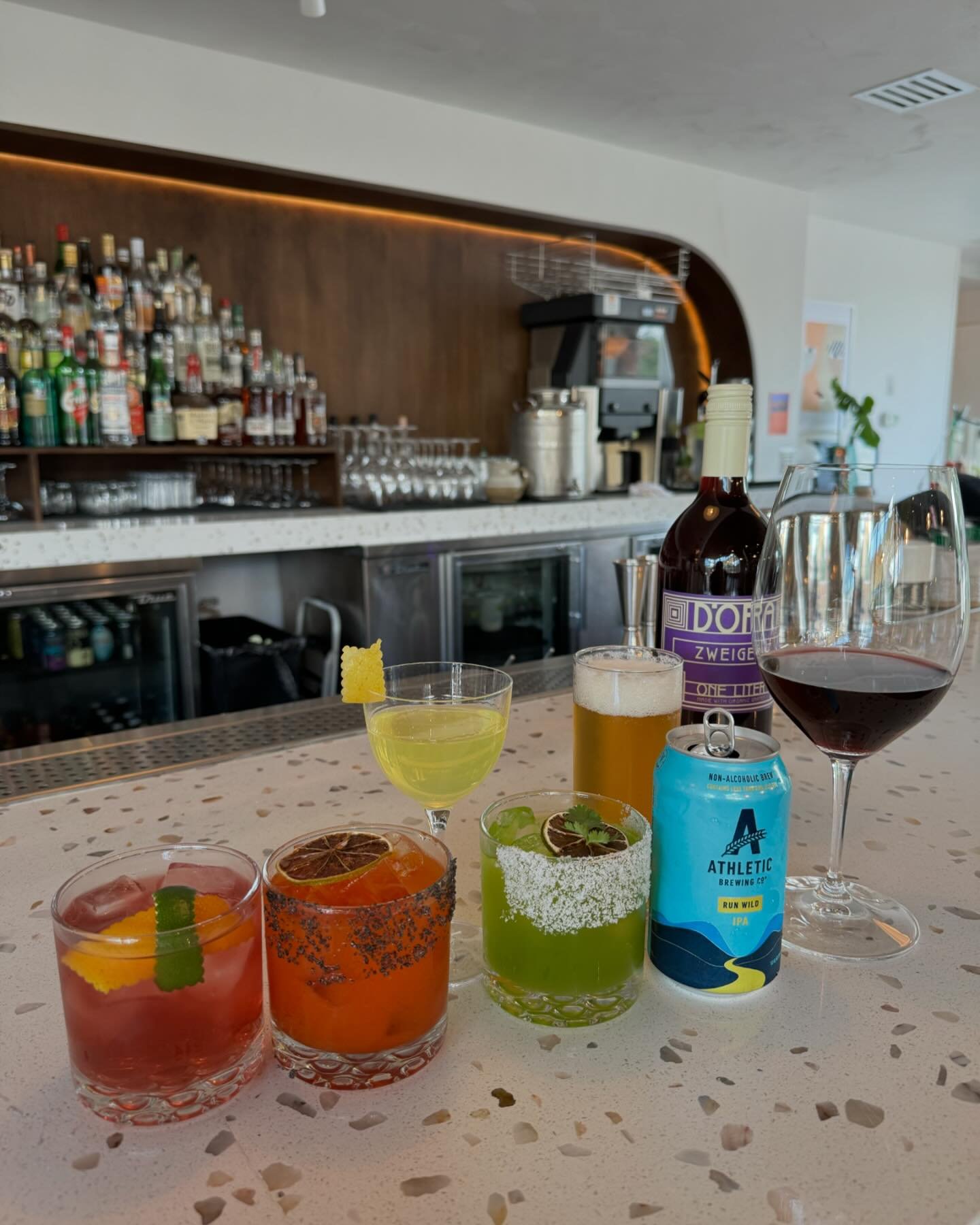 🌈 Happy Pride!! 💏👩&zwj;❤️&zwj;💋&zwj;👩

#loveislove #canyouspottherainbow

&hearts;️ sonate antillaise - stiggins fancy pineapple rum, cap corpse blanc, campari, orange+lime oil
🧡 memento mori - tapatio blanco, chile guajillo, giffard passionfru