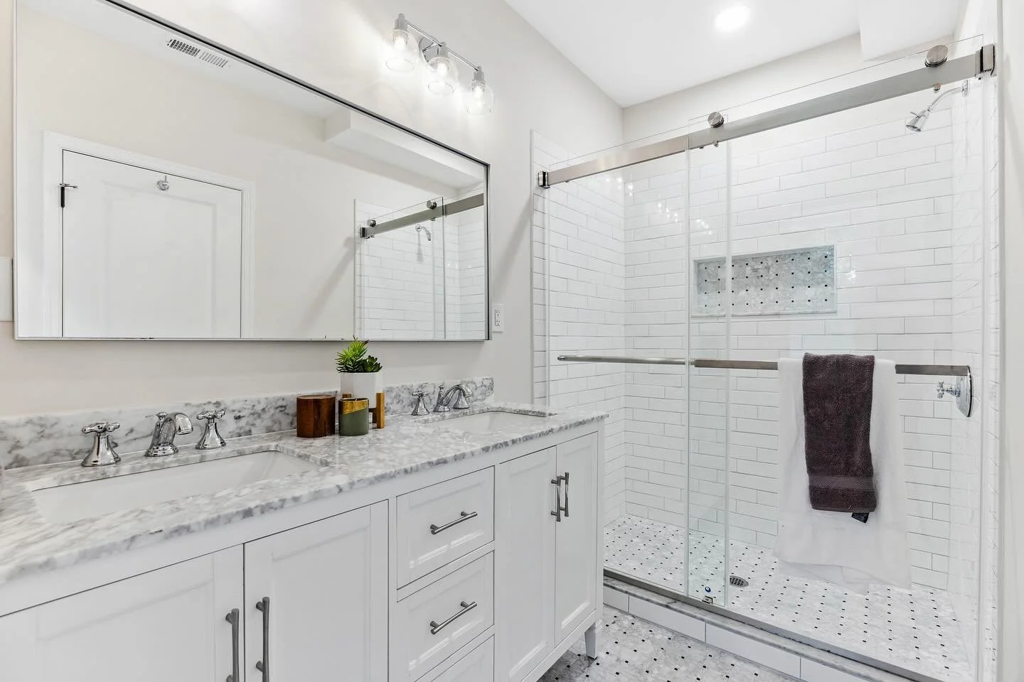 Turning bedrooms into bathrooms like we always do 😉🤗😮&zwj;💨 Ready to transform your space? Let's make it happen! 🏡🔨

Contact Us:
📞 Call Us: 443-833-4099
🌐 www.randgremodeling.com

#HomeRenovation #SwipeToSee #BeforeAndAfter #RGRemodeling #Tra