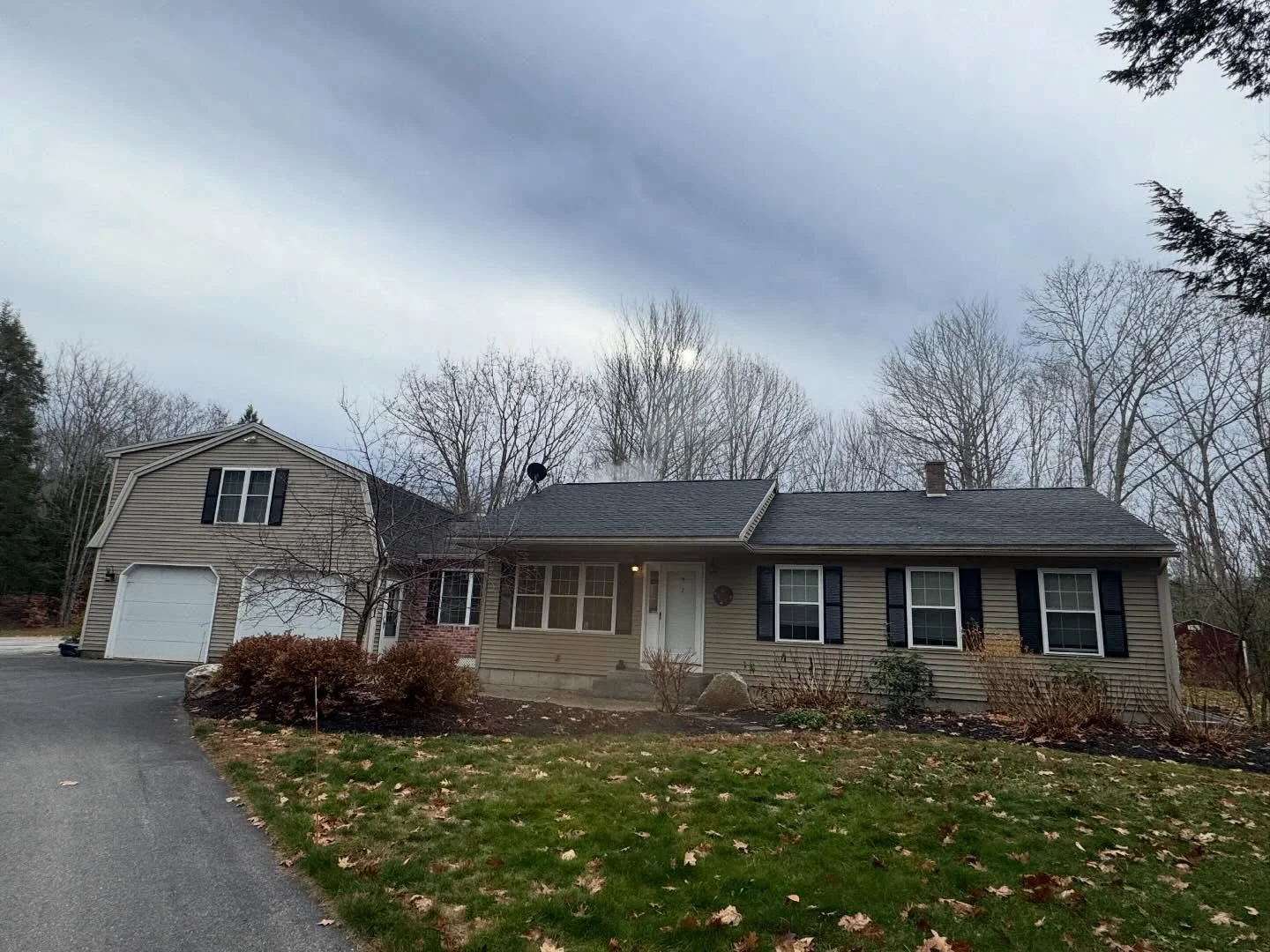Beautiful property PLUS 1 attached car garage in Gray, Maine

➡️Large master with slider leading to a gorgeous patio with firepit + second bedroom. ➡️Large kitchen, tons of cabinet space &amp; granite countertops. ➡️2 full baths.
➡️Spacious yard.
➡️S