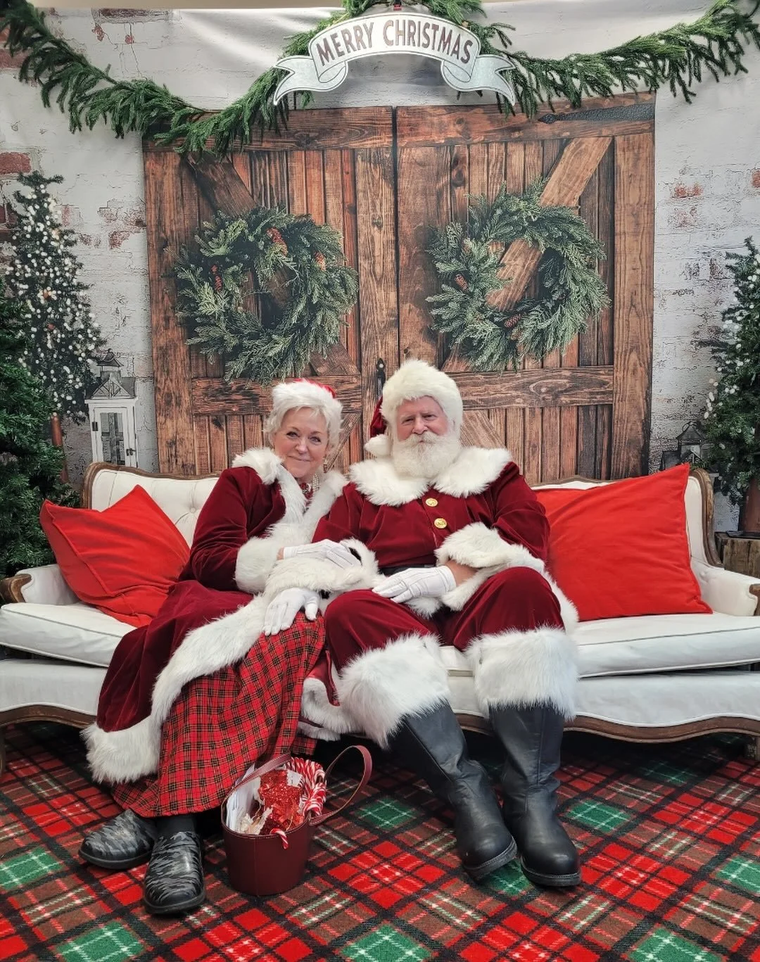 Santa &amp; Mrs. Claus will be at the tasting room on Sunday 12/14 @ 4pm. Bring your letters to Santa, take a pic and do a snowman craft! 🎄🎅🏼⛄️