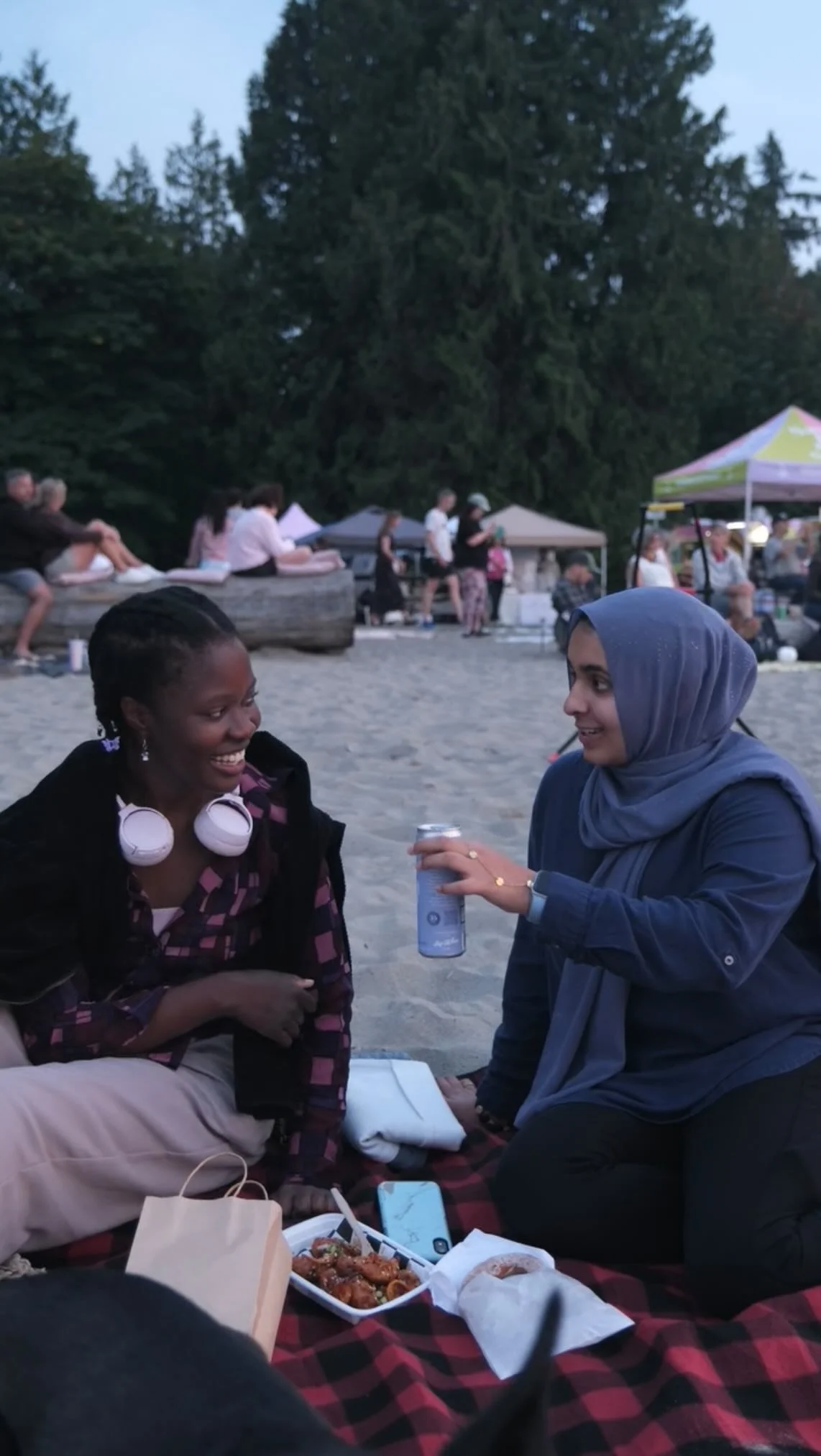 Celebrate our final summer market with us this Thursday at Locarno Beach from 5:00-8:30pm.
If you’re new here, we’re a bi-weekly plant-based market featuring 30+ businesses from food trucks to restaurant pop-ups situated directly on the