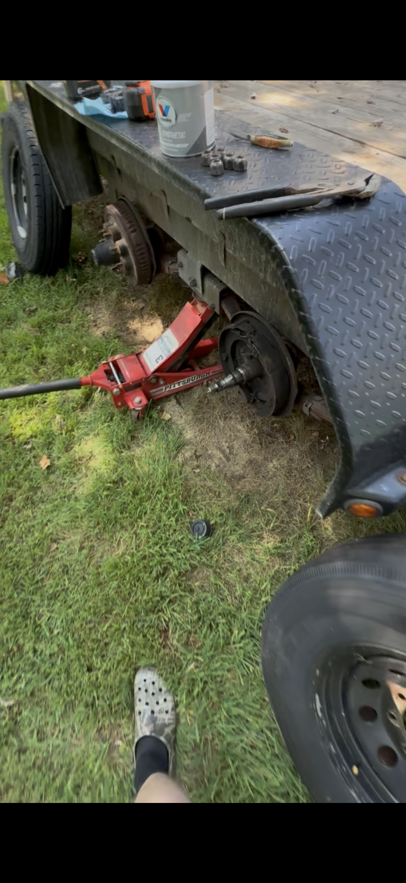 Complete bearing, brake, and axle service for trailers. We offer bearing repacking, trailer brake adjustment and replacement, and trailer axle service near Nashville, TN.