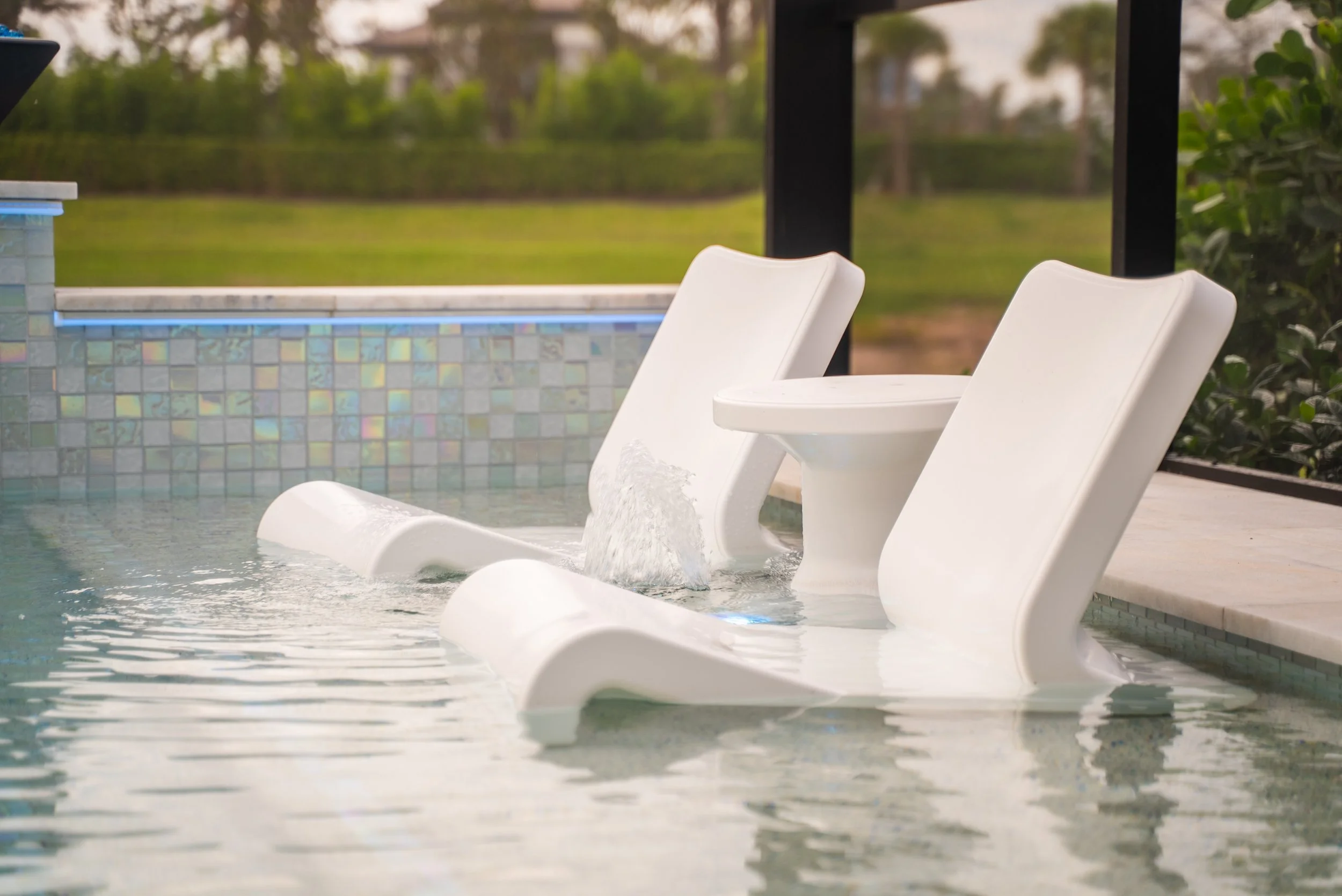 new-luxury-pool-bubblers-sun-shelf.jpg