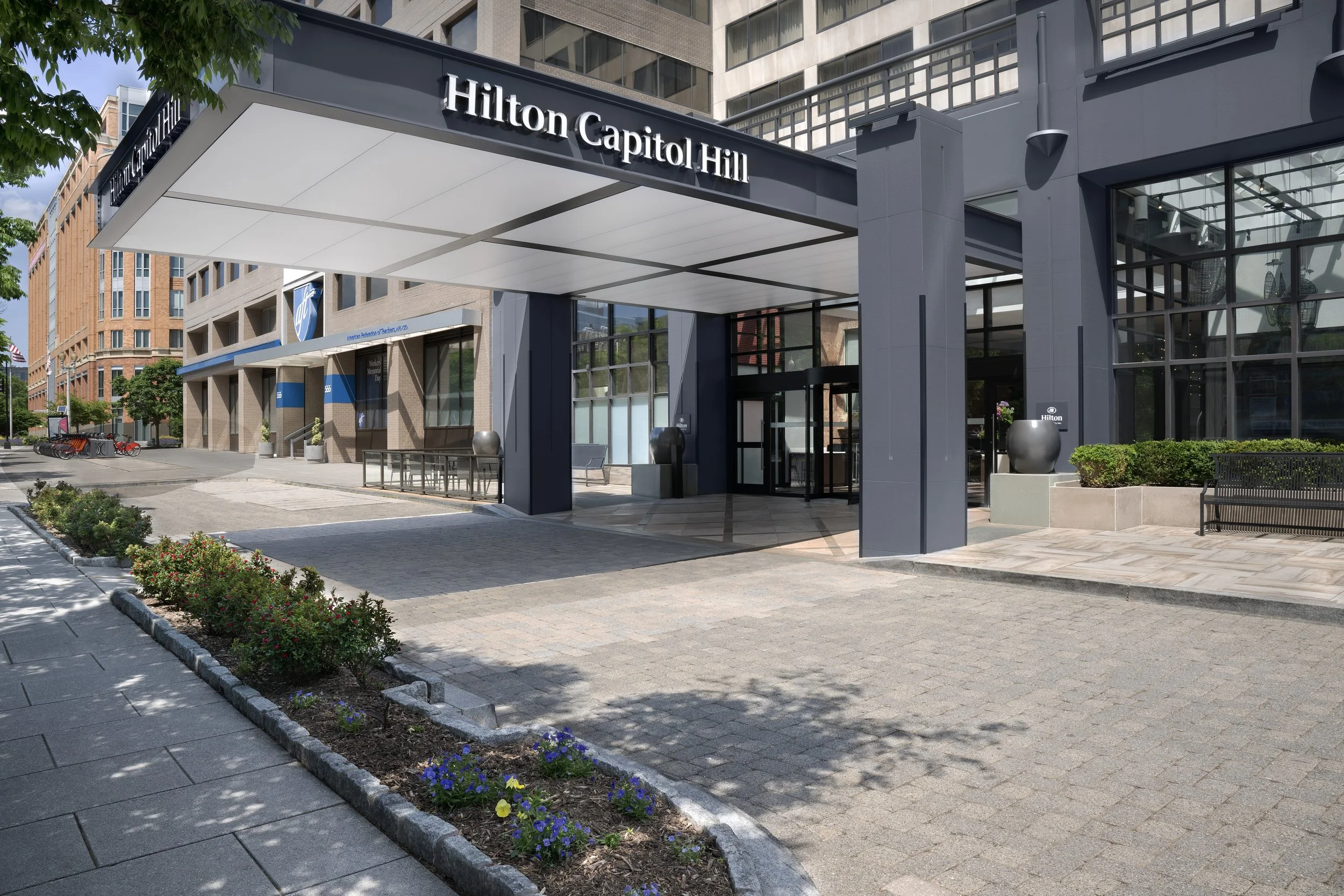 DCADCHH_DC_CAPITOL_HILTON_EXTERIOR1_ENTRANCE.jpg