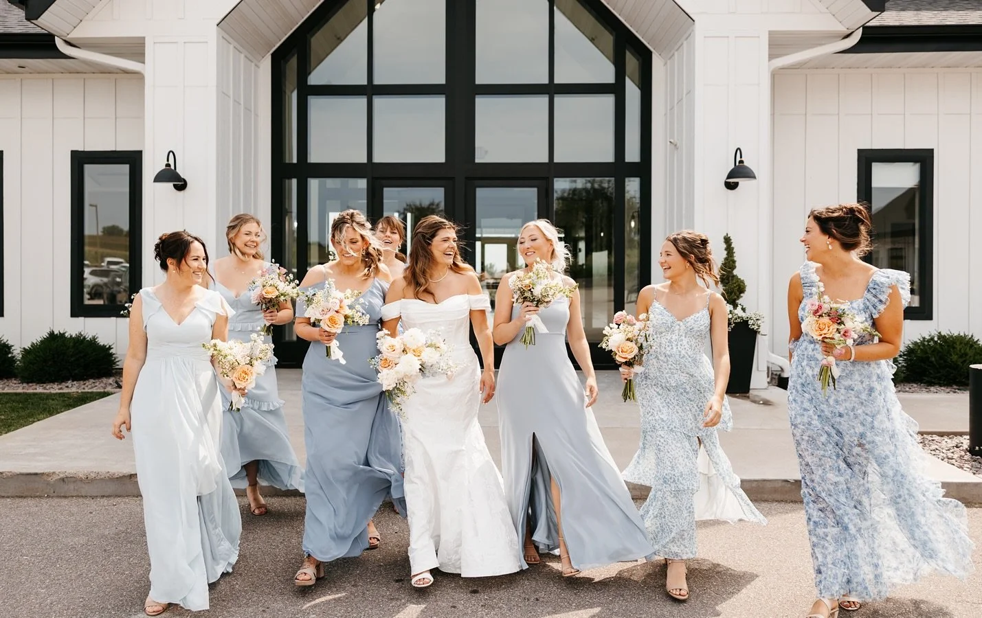 Blue + peach + pink + white for the perfect elegant summer color combo. Plus don&rsquo;t you just love the dresses?? I wouldn&rsquo;t want to go through planning a wedding again, but if I did it all over I&rsquo;d go for the mismatched bridesmaid dre