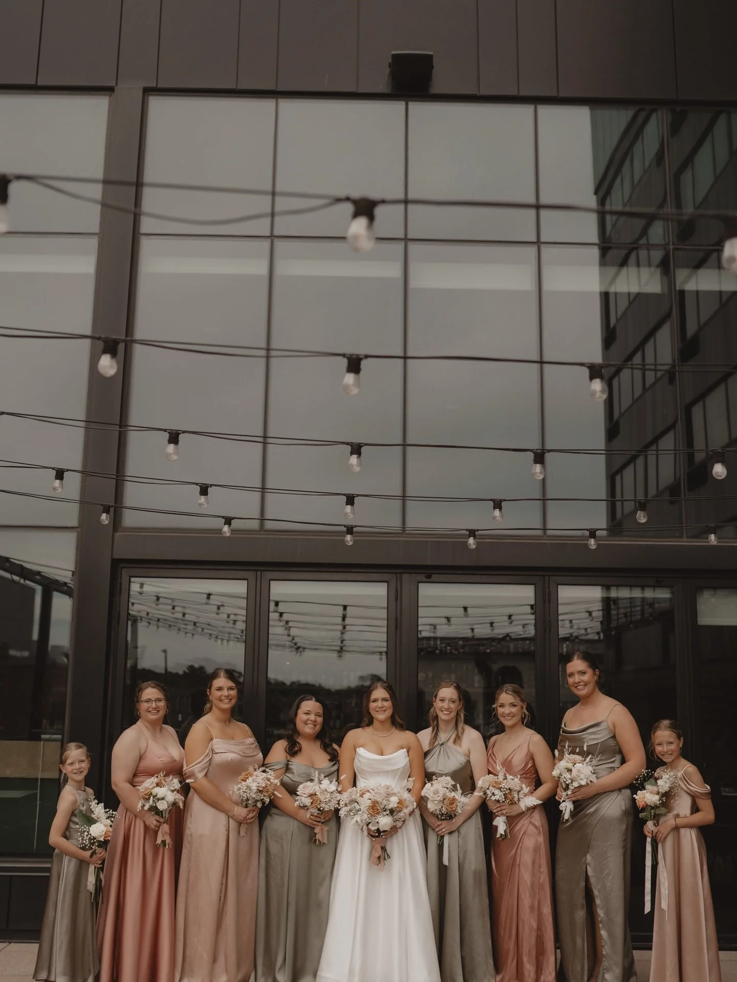 You can&rsquo;t go wrong with soft, pretty neutrals. Dusty pink, terra cotta and ivory.

Photos by @jaceylindaphotography 
Venue @thelismoreec