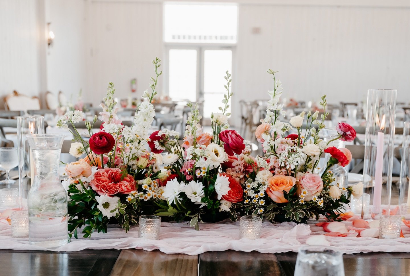 Centerpieces that doubled as aisle flowers 🫶🏼 Double the impact, double the enjoyment. 🥰 Getting creative with how to maximize the florals in your space is something I love to help brides with. Let&rsquo;s chat 2026 &amp; 2027 brides on how we can