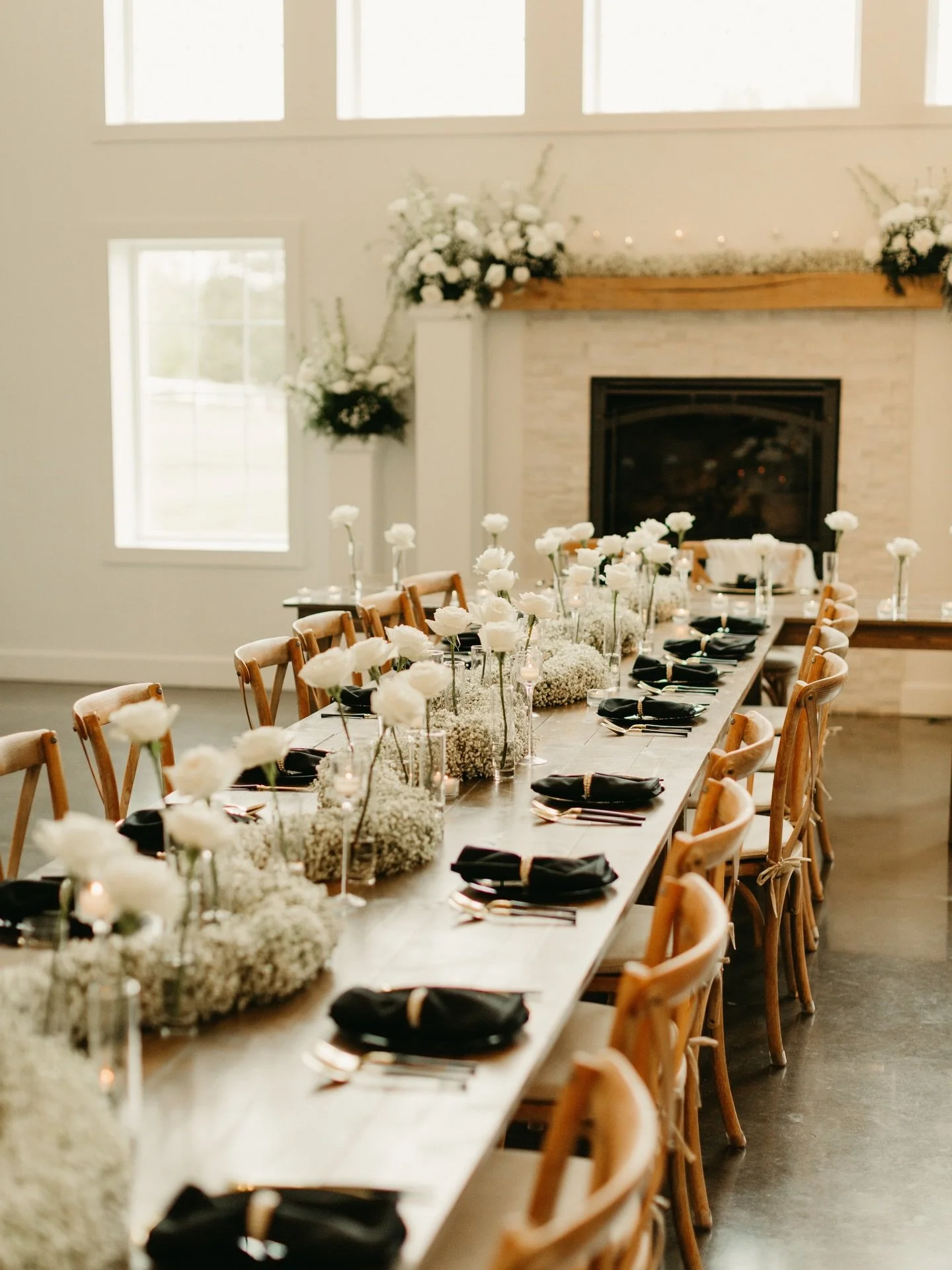 Romantic, elegant, simplicity. A timeless classic. 

Venue @abellaeventsmn 
Coordinator @caratsandconfetti 
Photographer @lovelydayfleur