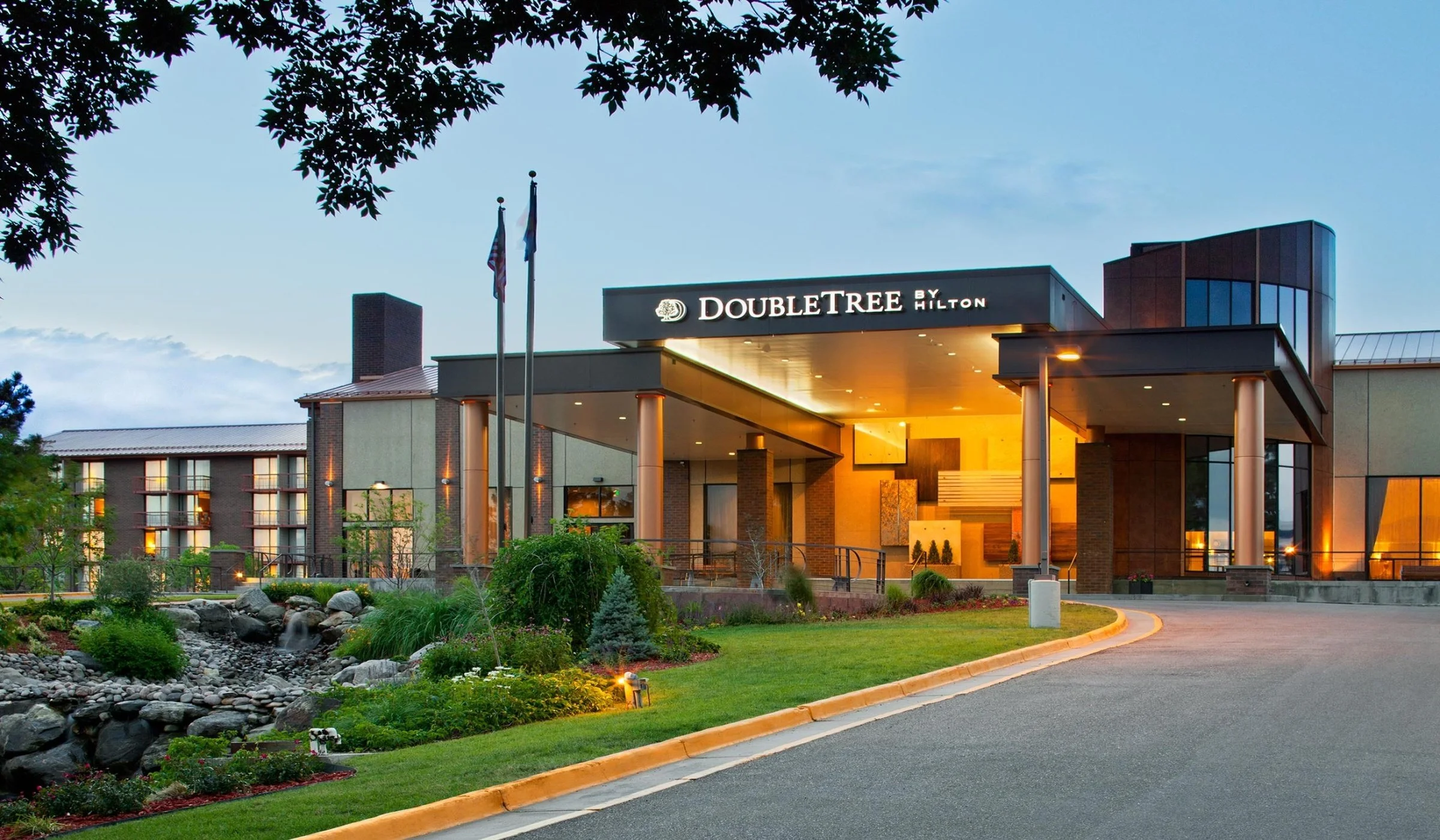 Doubletree Denver - Entrance Outside (2).jpg