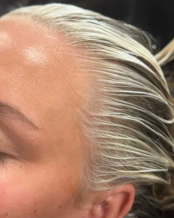 When the progress looks this gooooodddd&hellip;
You know the after is going to be stunning&hellip;..

#noosablondespecialist #noosablondehairdresser #noosabestblondes #sunshinecoasthairdresser #sunshinecoastblondespecialist